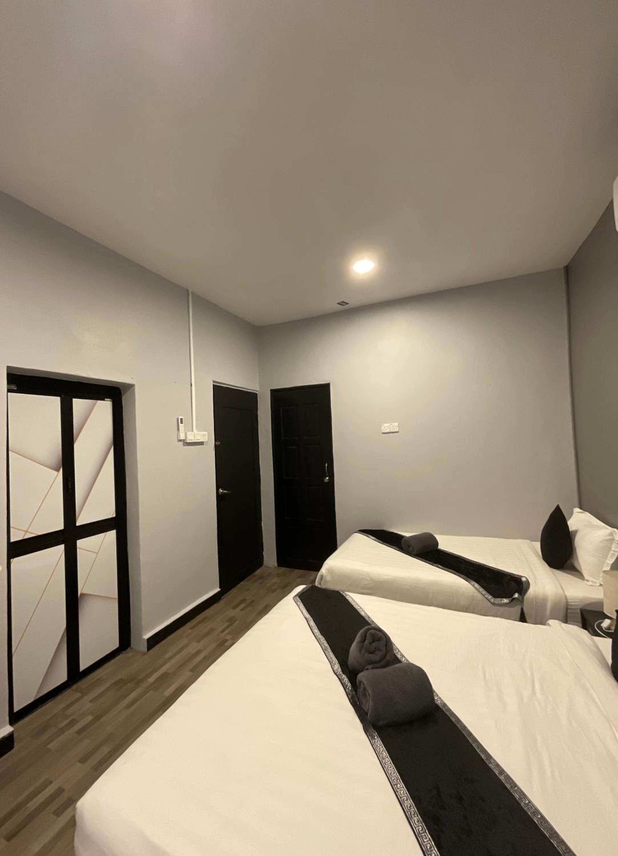 Family Room with Bathroom photo 3