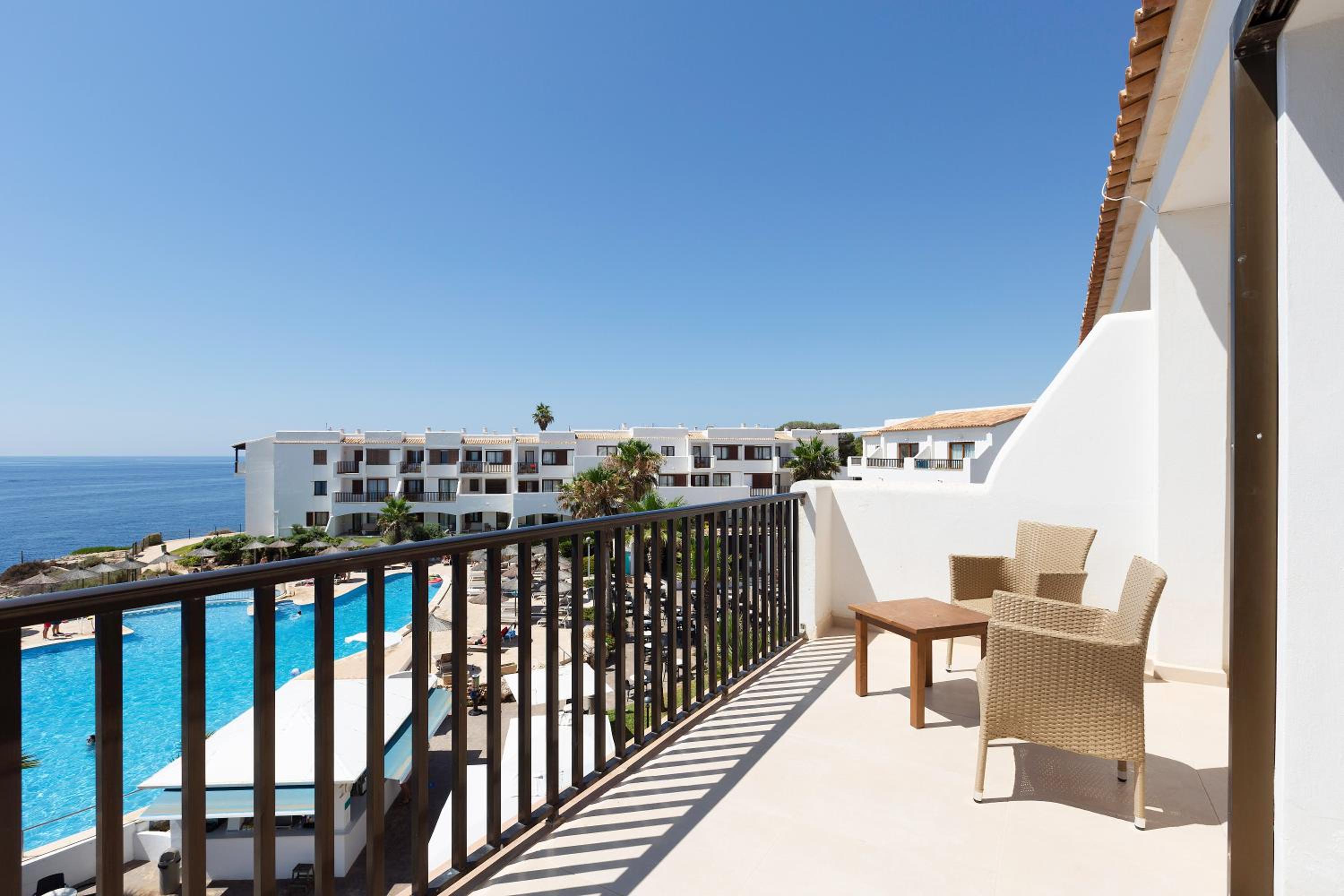 Suite 1 bedroom Sea View thumbnail 6
