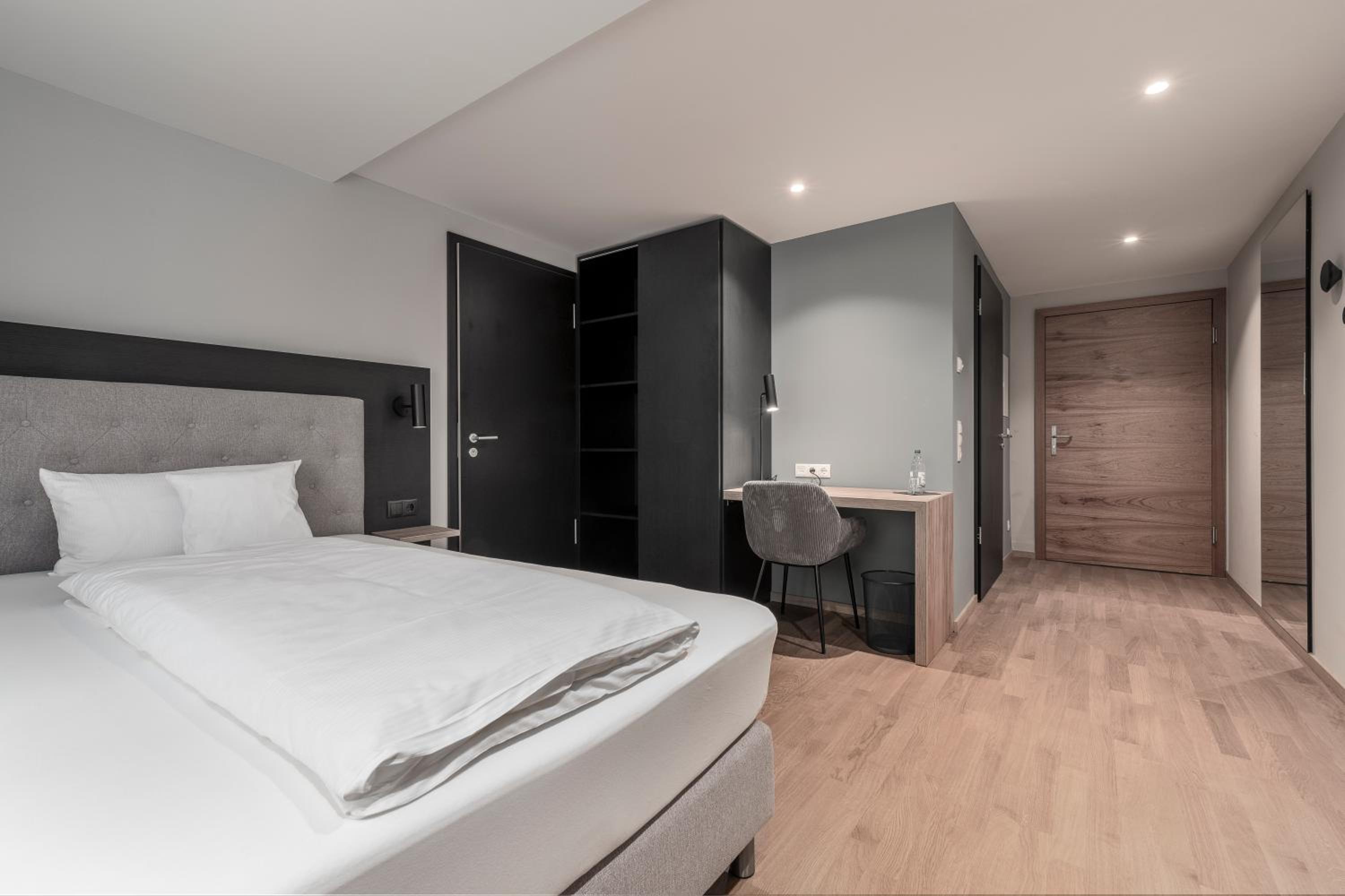 Single Room - Photo 3