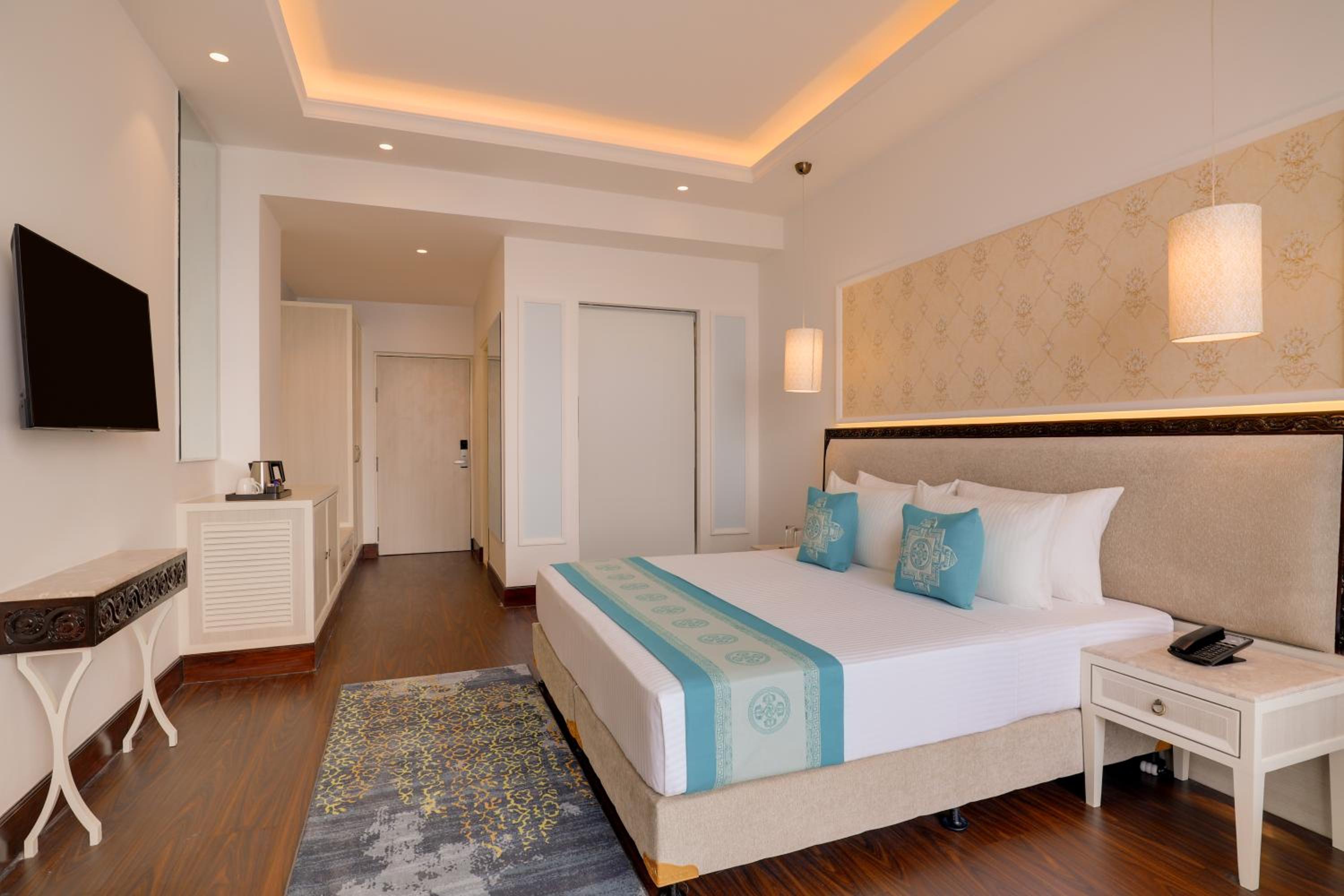 Club King Room : Access to Happy at hour at Slounge Recreation Bar (5:00 PM to 07:00 PM) and high speed internet photo 2