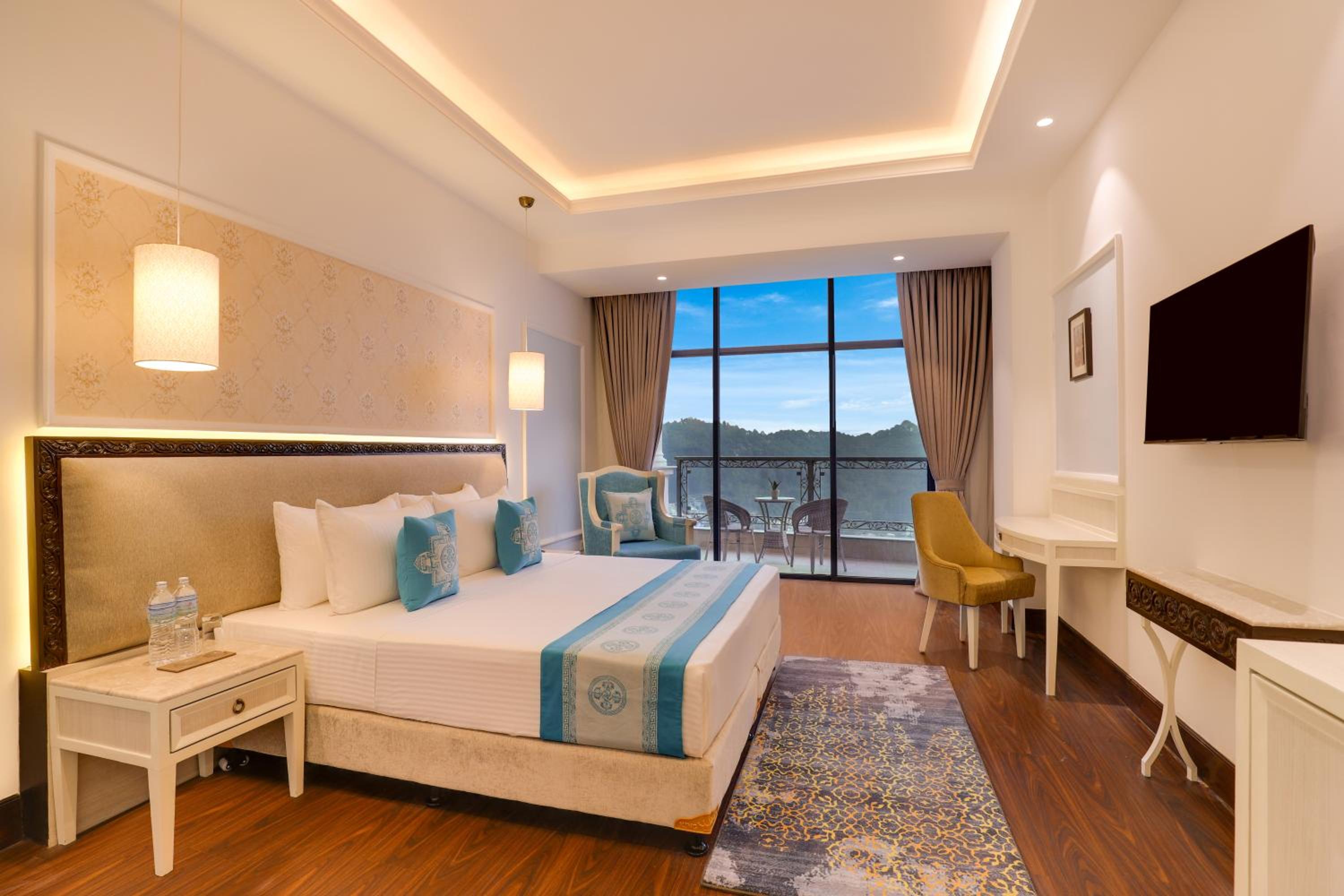 Deluxe King Room : Complimentary one way airport transfer using Hotel SUV and 15% off on Food & Soft Beverages photo 1