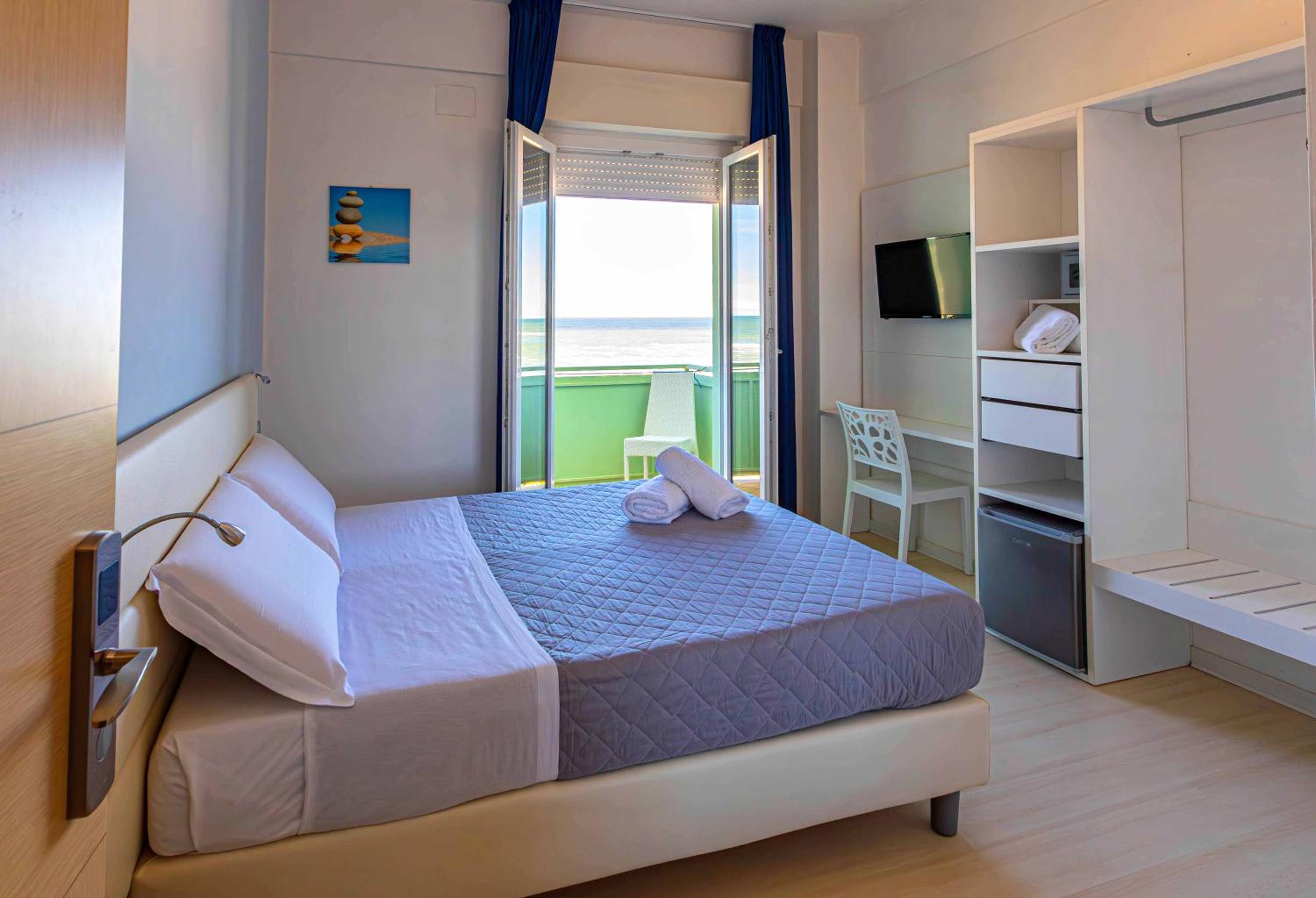 Superior Double or Twin Room with Sea View photo 2