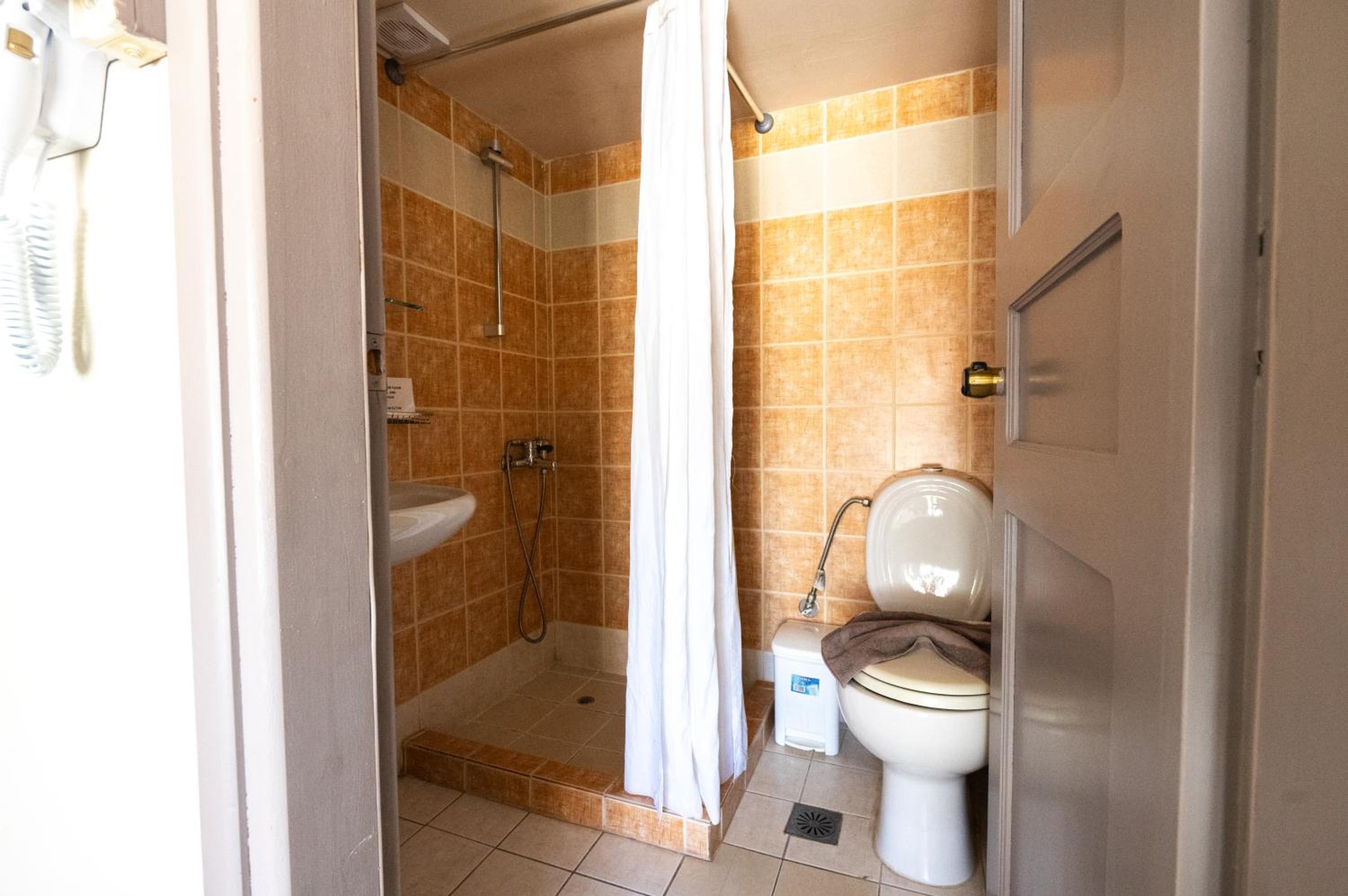 Double or Twin Room - Photo 21