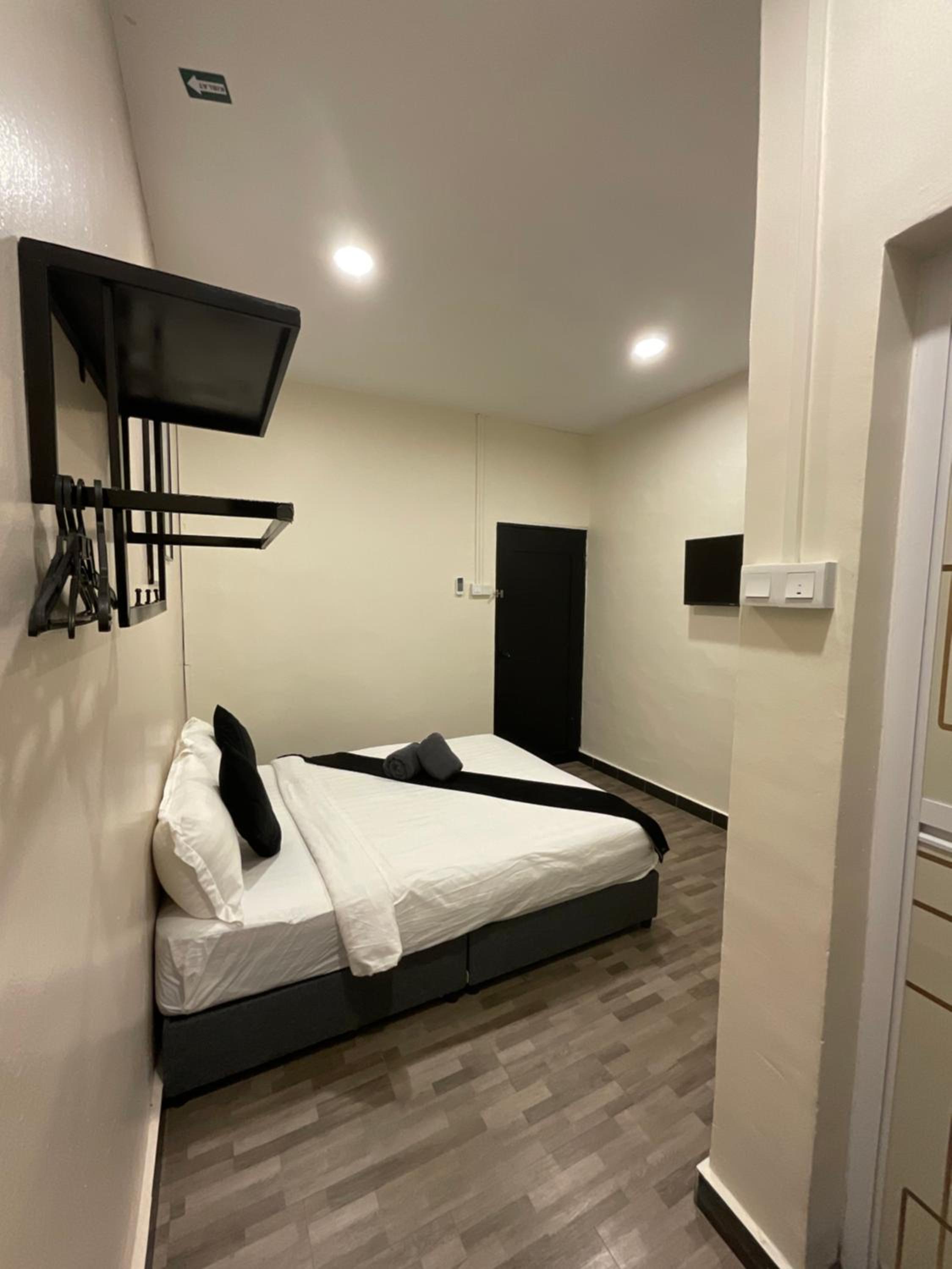 Queen Room with Balcony photo 3