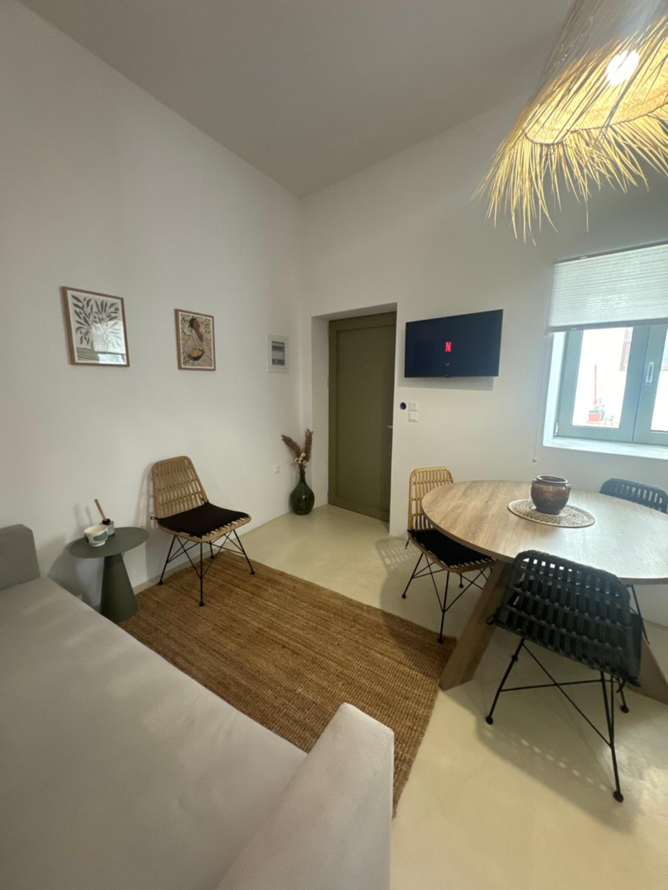 One-Bedroom Apartment photo 1