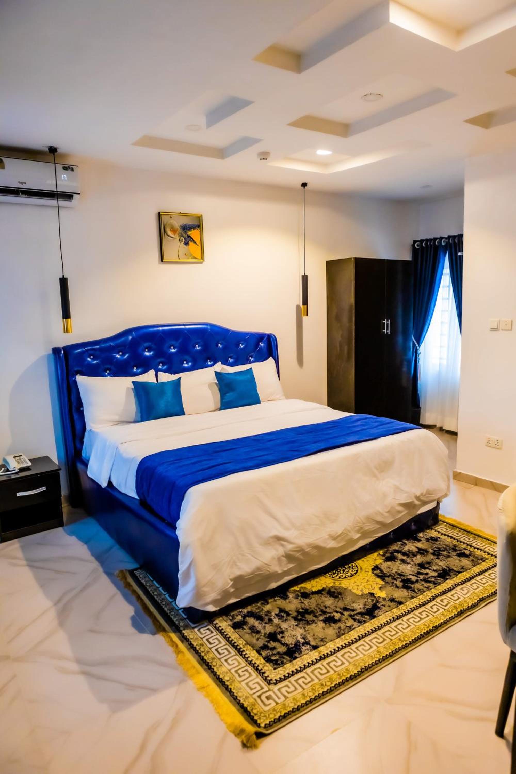 Executive Suite - Photo 4