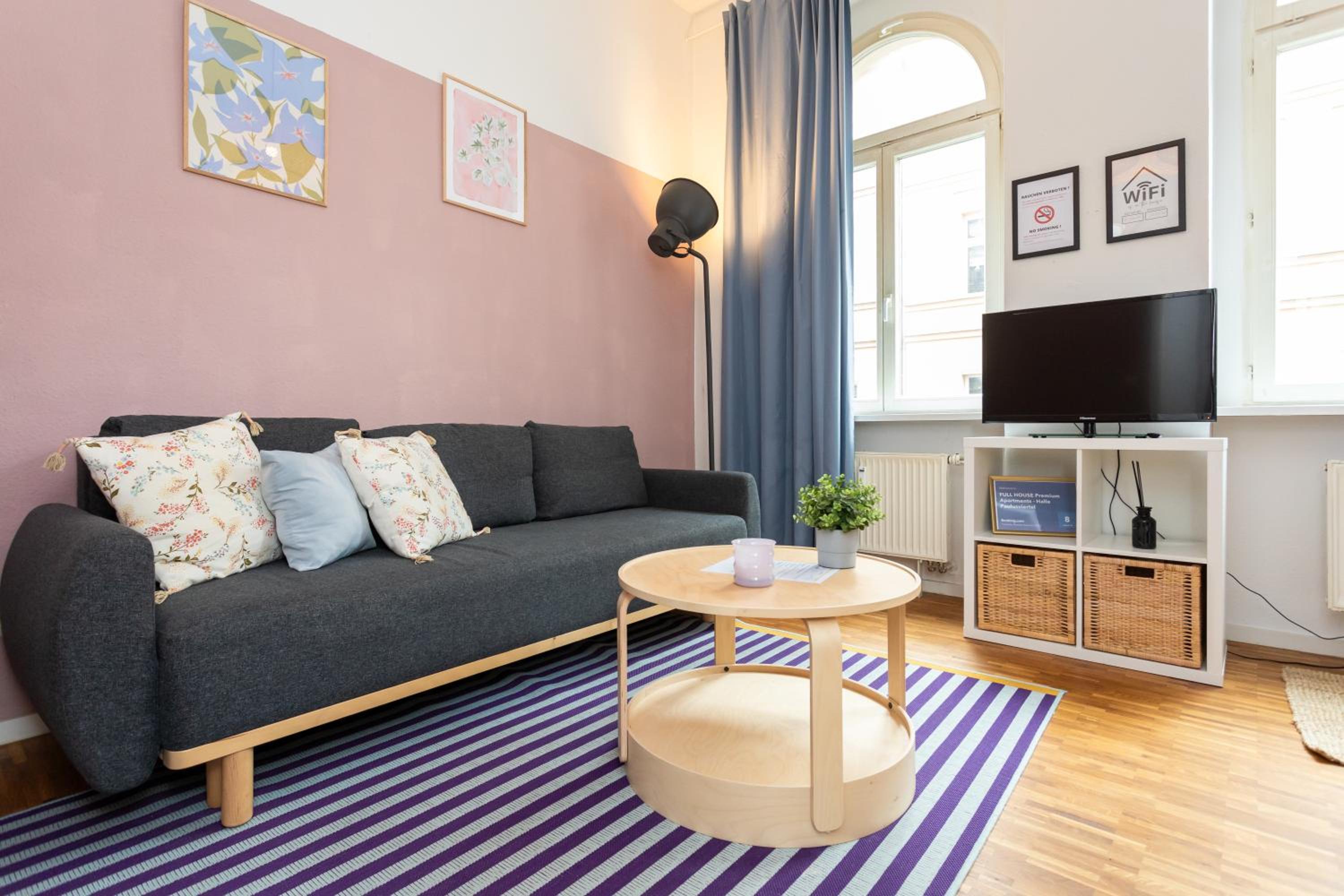 One-Bedroom Apartment photo 1