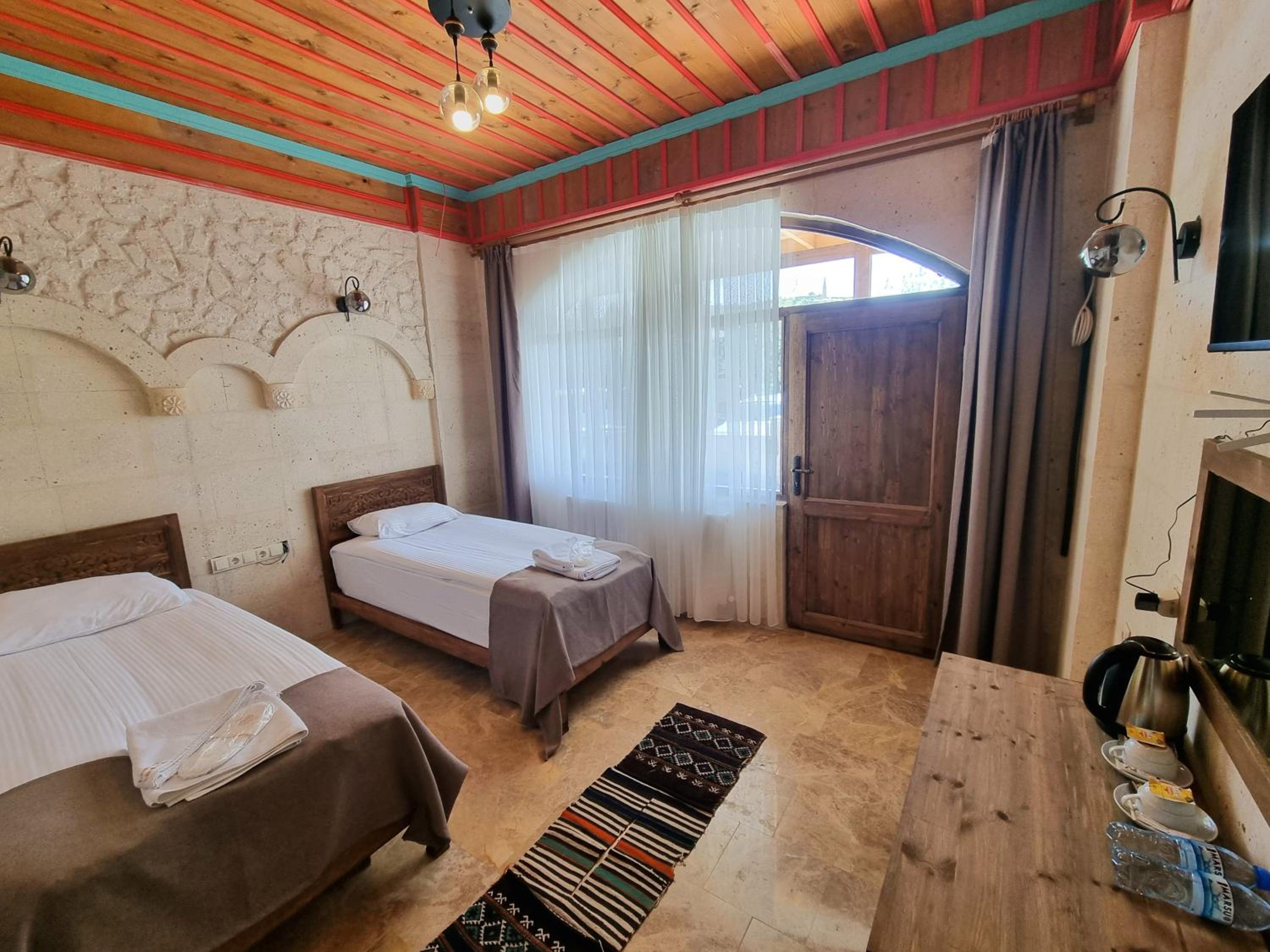 Basic Twin Room - Photo 1