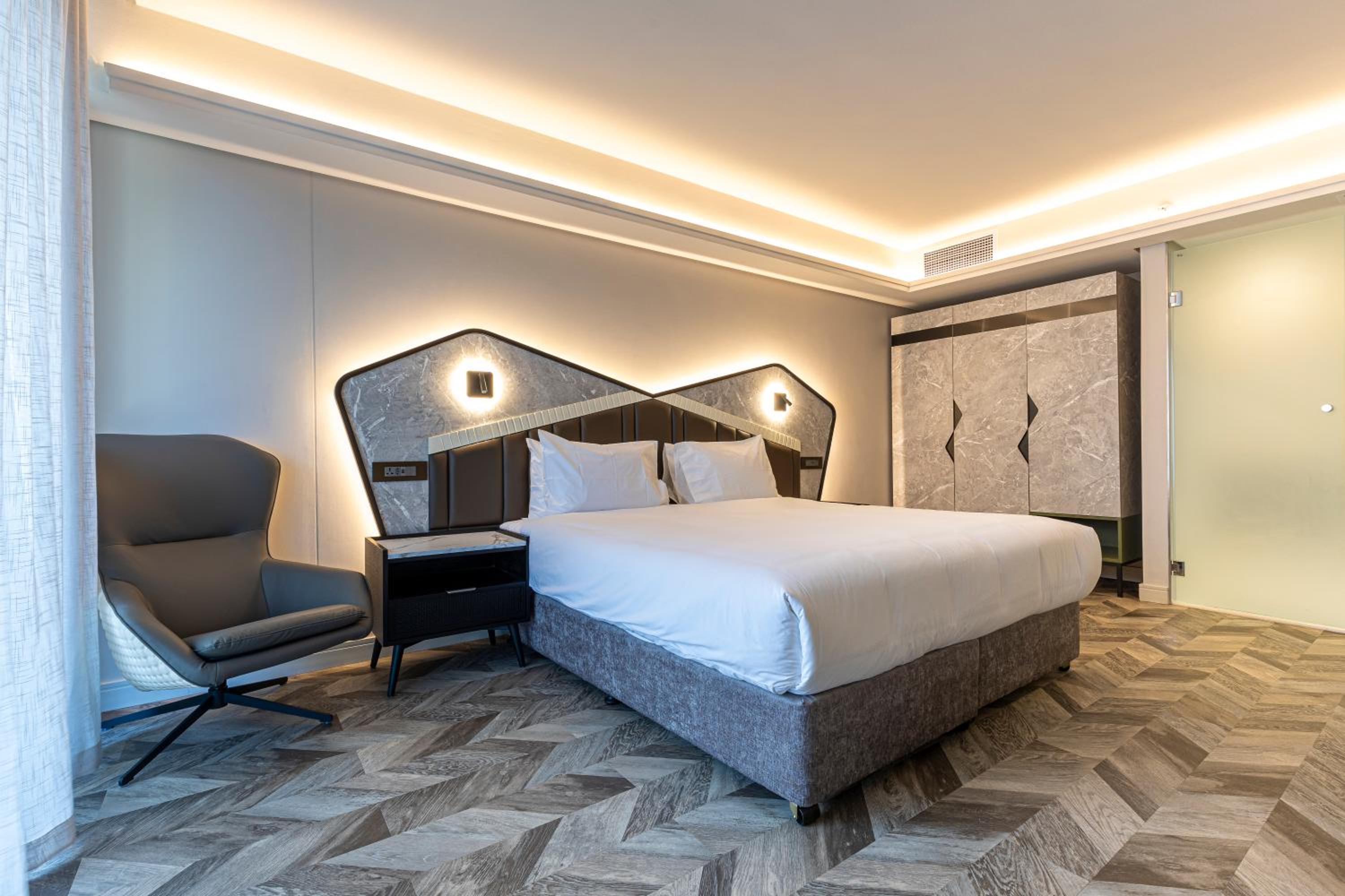 Superior Double or Twin Room - Photo 19