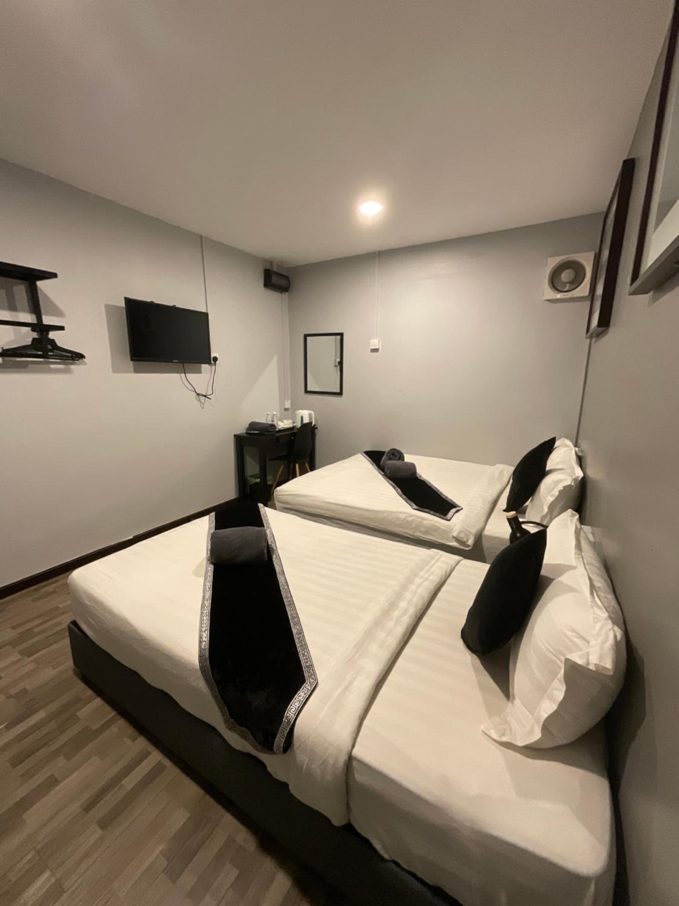 Triple Room with Bathroom photo 2