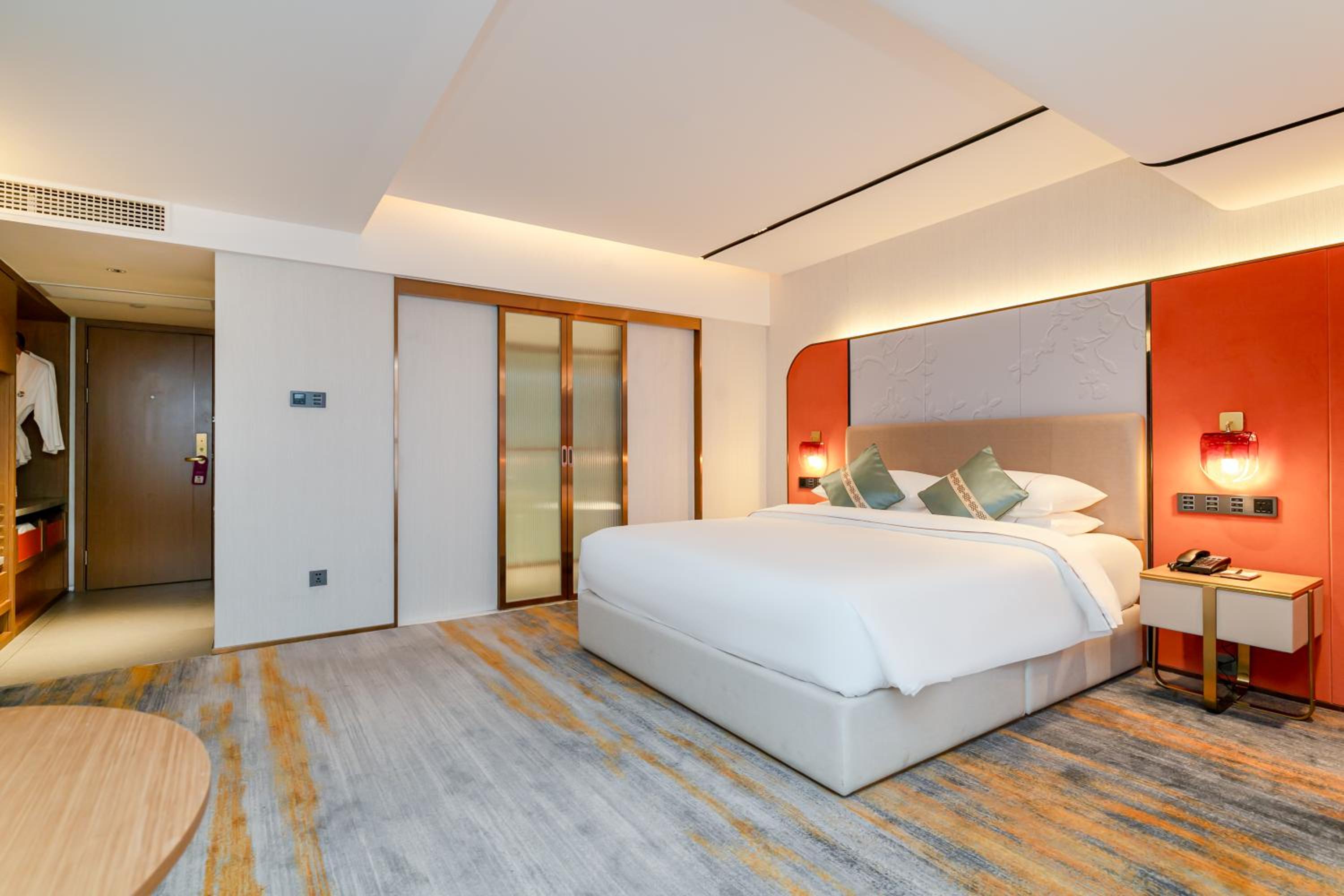Deluxe Grand King Bed Room - Photo 3