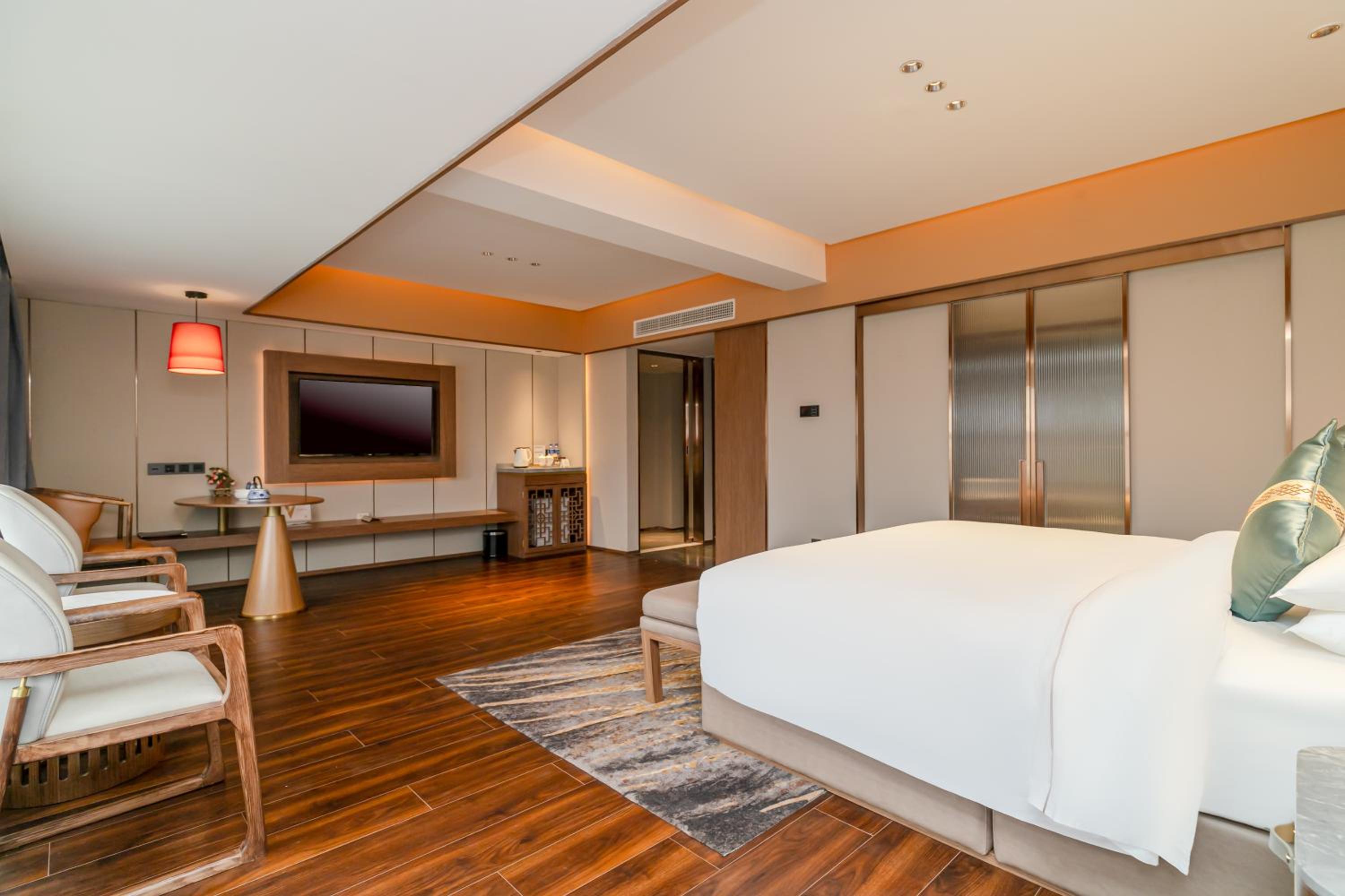 Deluxe Grand King Bed Room - Photo 2