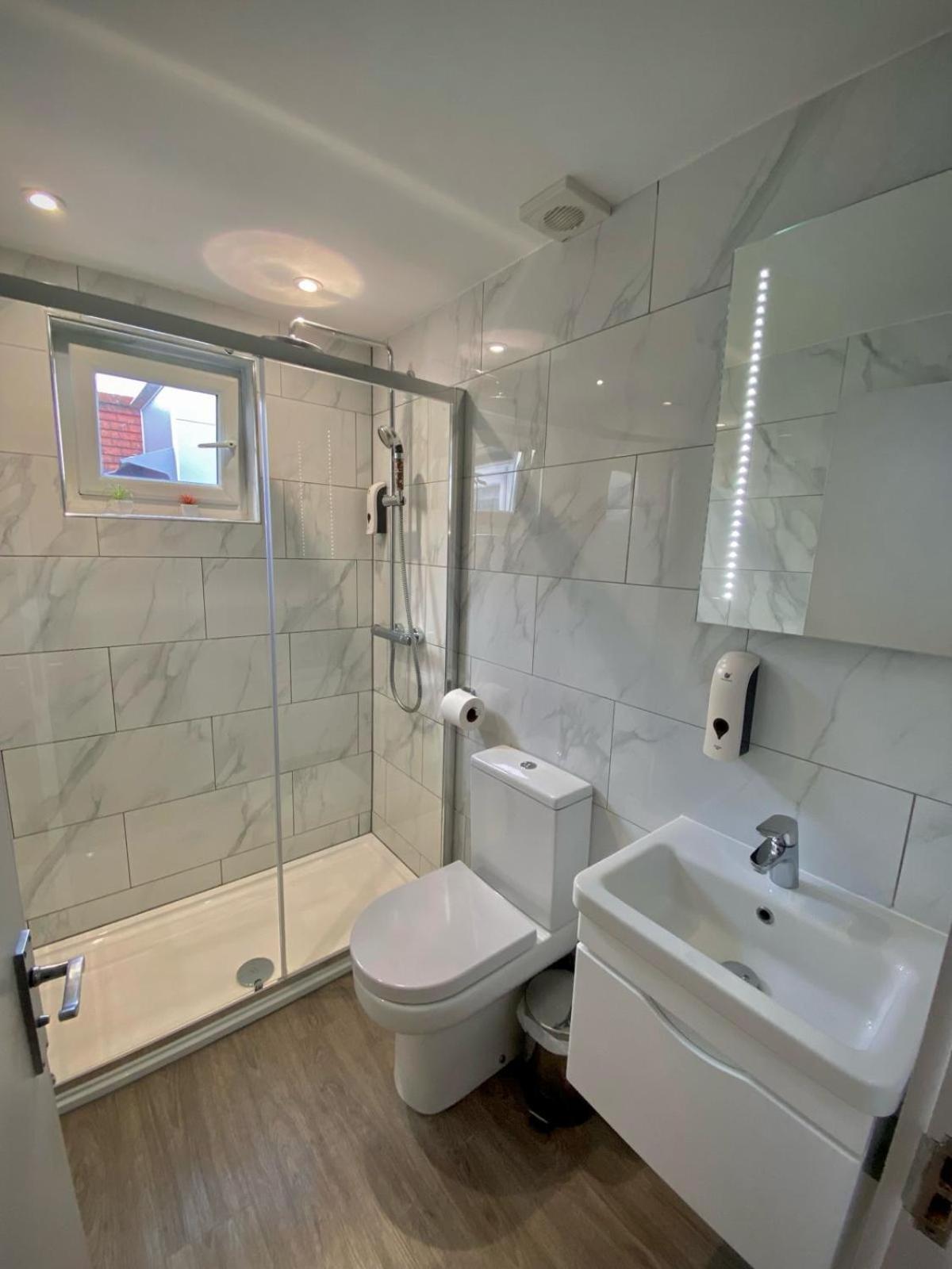 Double Room - Photo 6