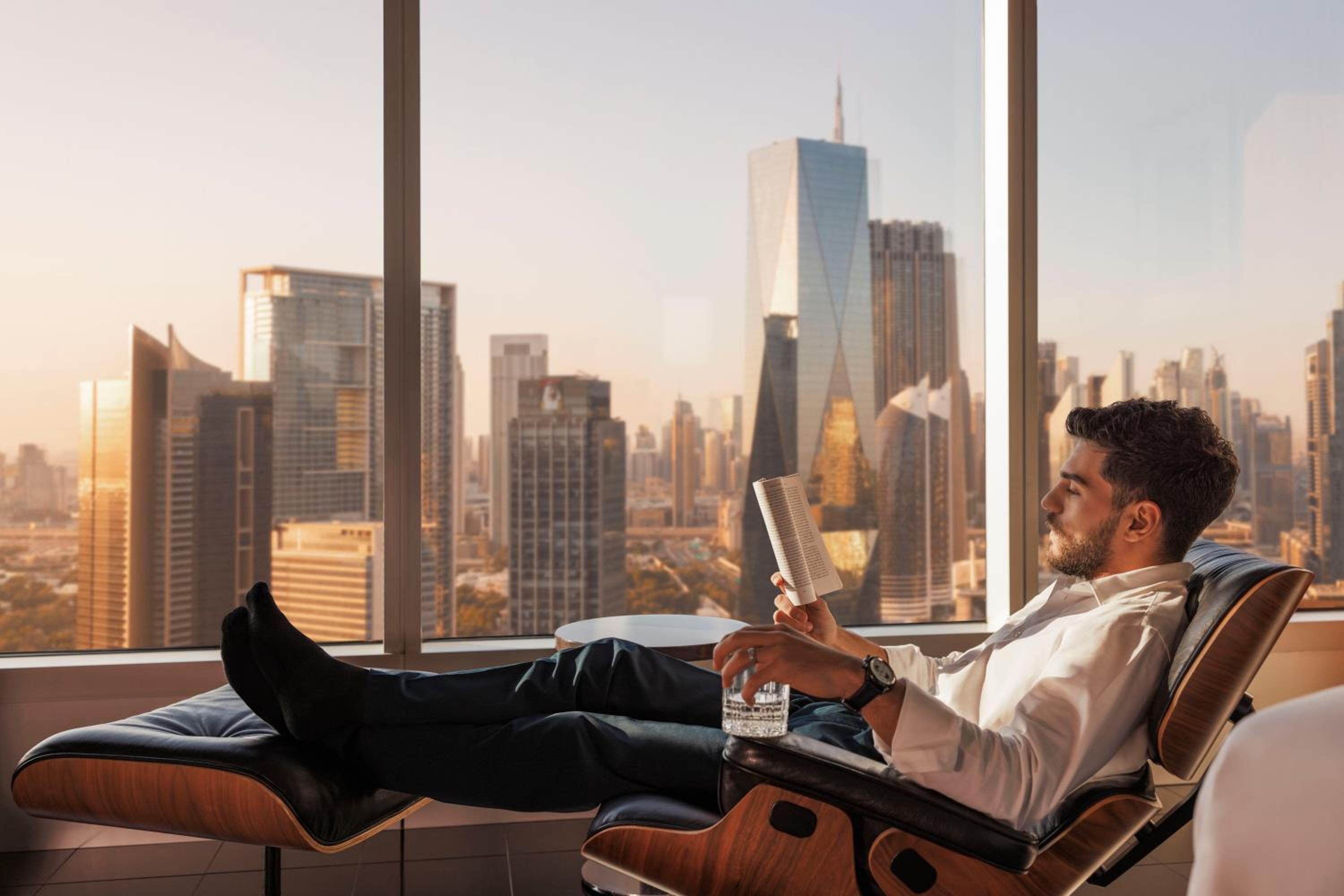Club Room with Skyline Views, Direct Connectivity to Museum of The Future, Complimentary Breakfast, Signature Afternoon Tea, Evening Sundowners, Soft Refreshments and Canapes thumbnail 6