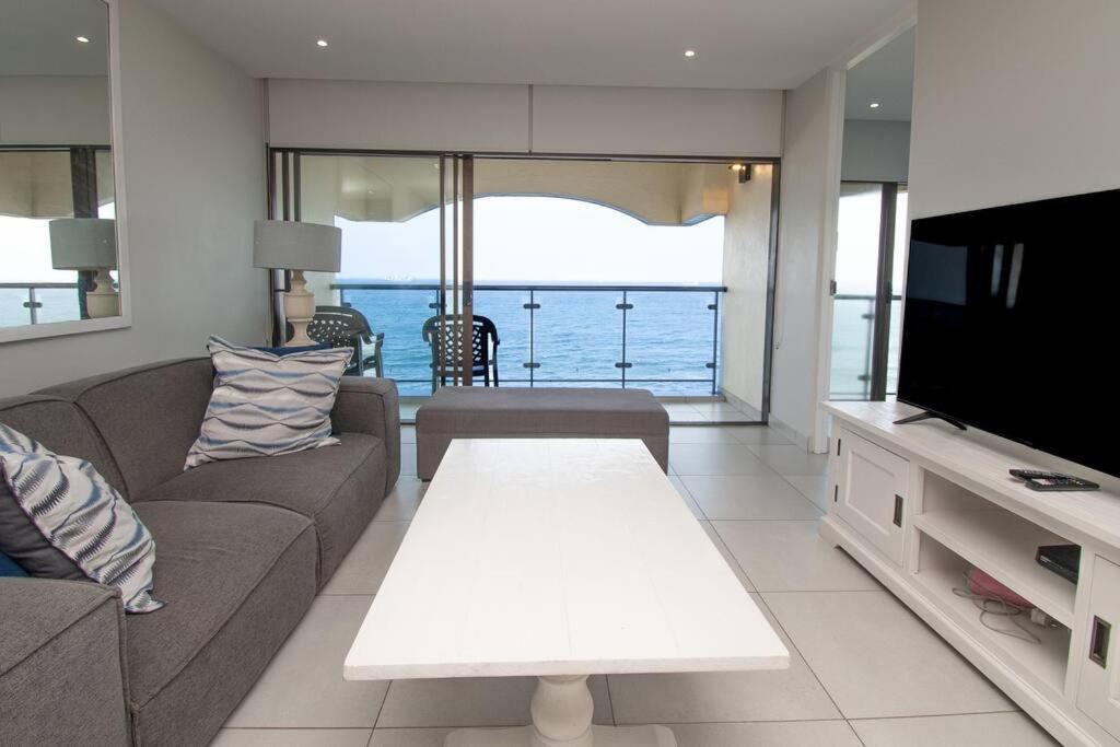 Three-Bedroom Apartment with Sea View photo 1