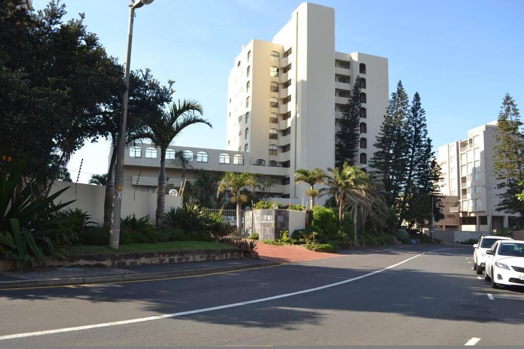 Three-Bedroom Apartment with Sea View photo 2