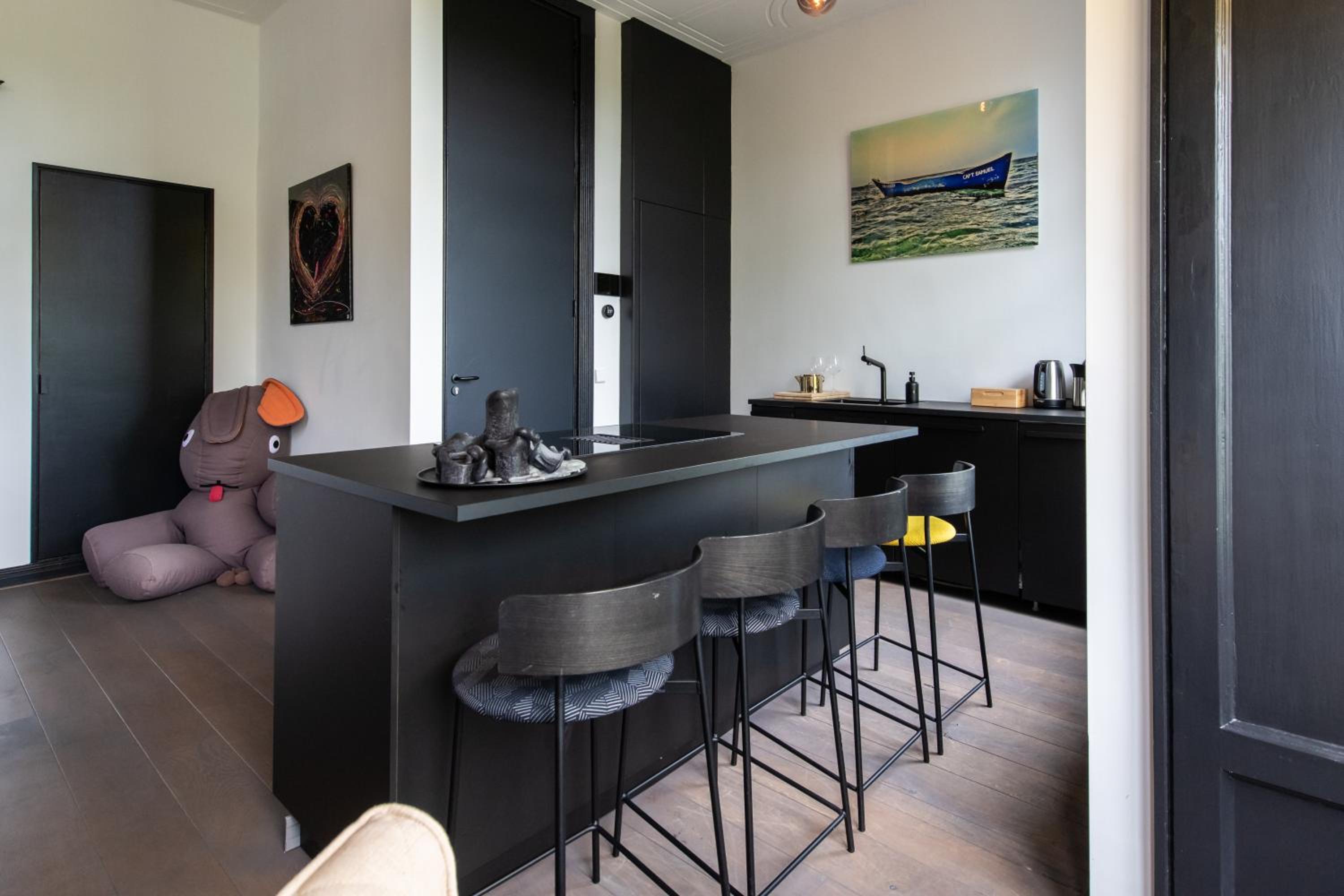 Apartment With View And Balcony photo 2