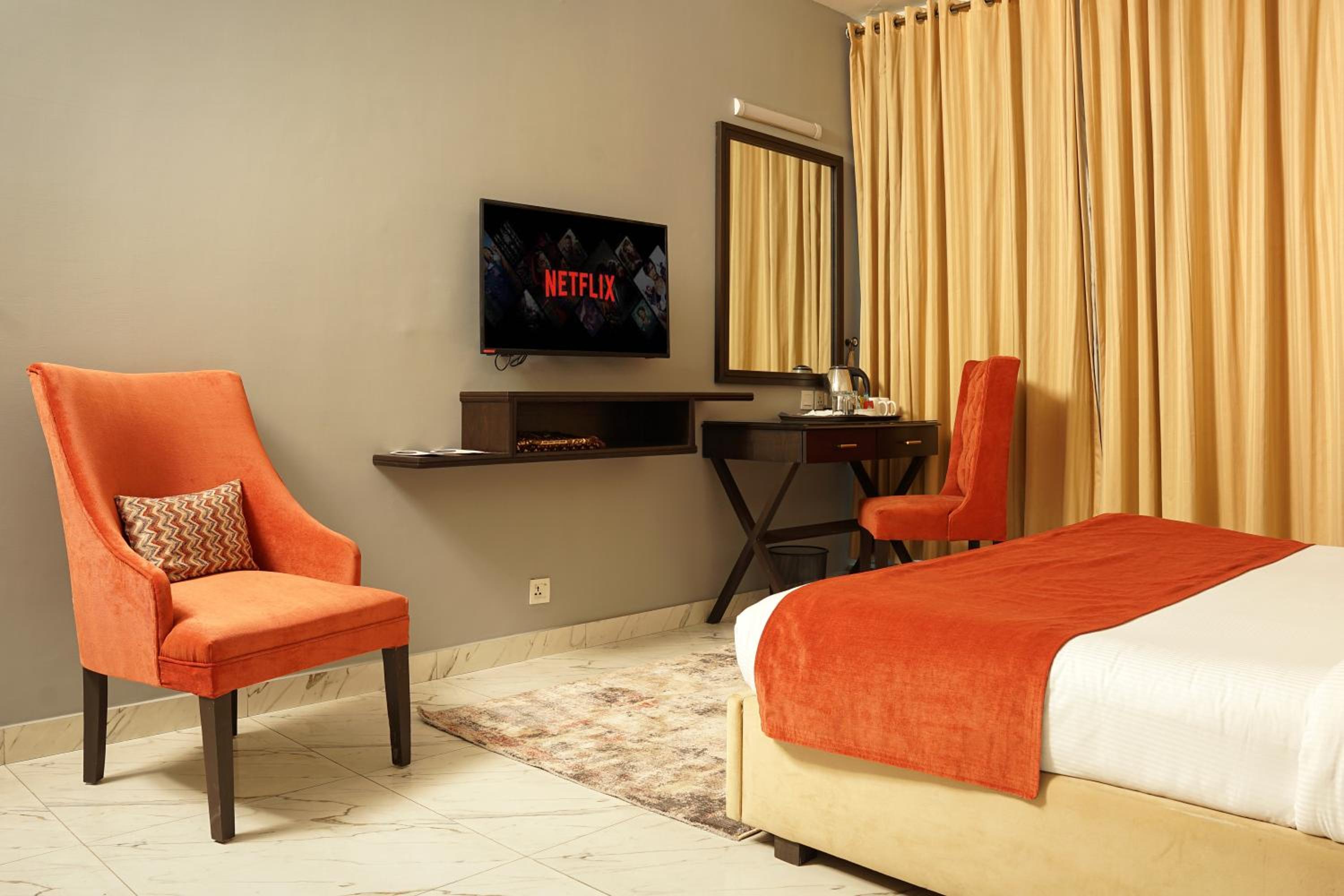 Executive Room - Photo 3