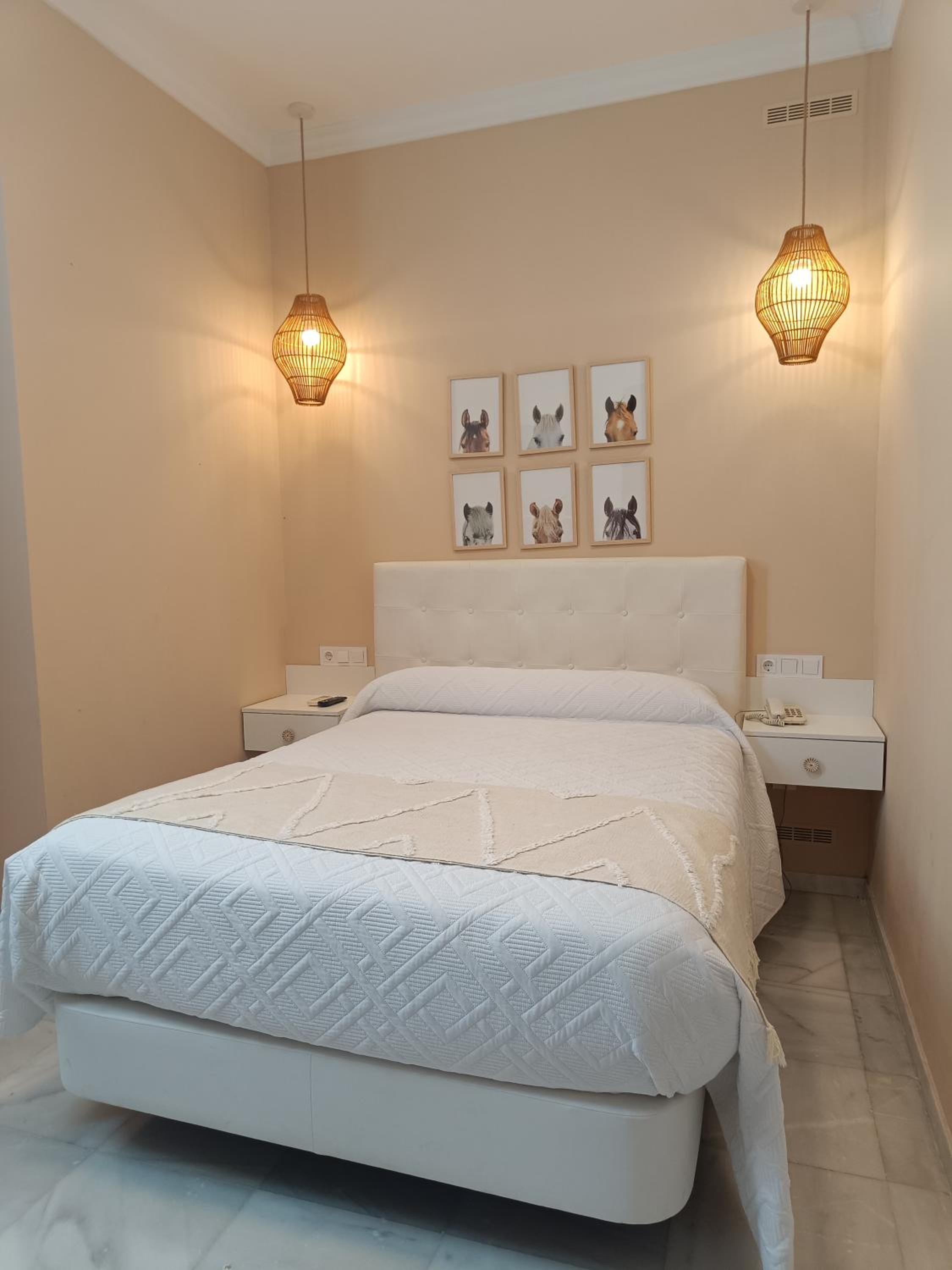 Double Room - Photo 12