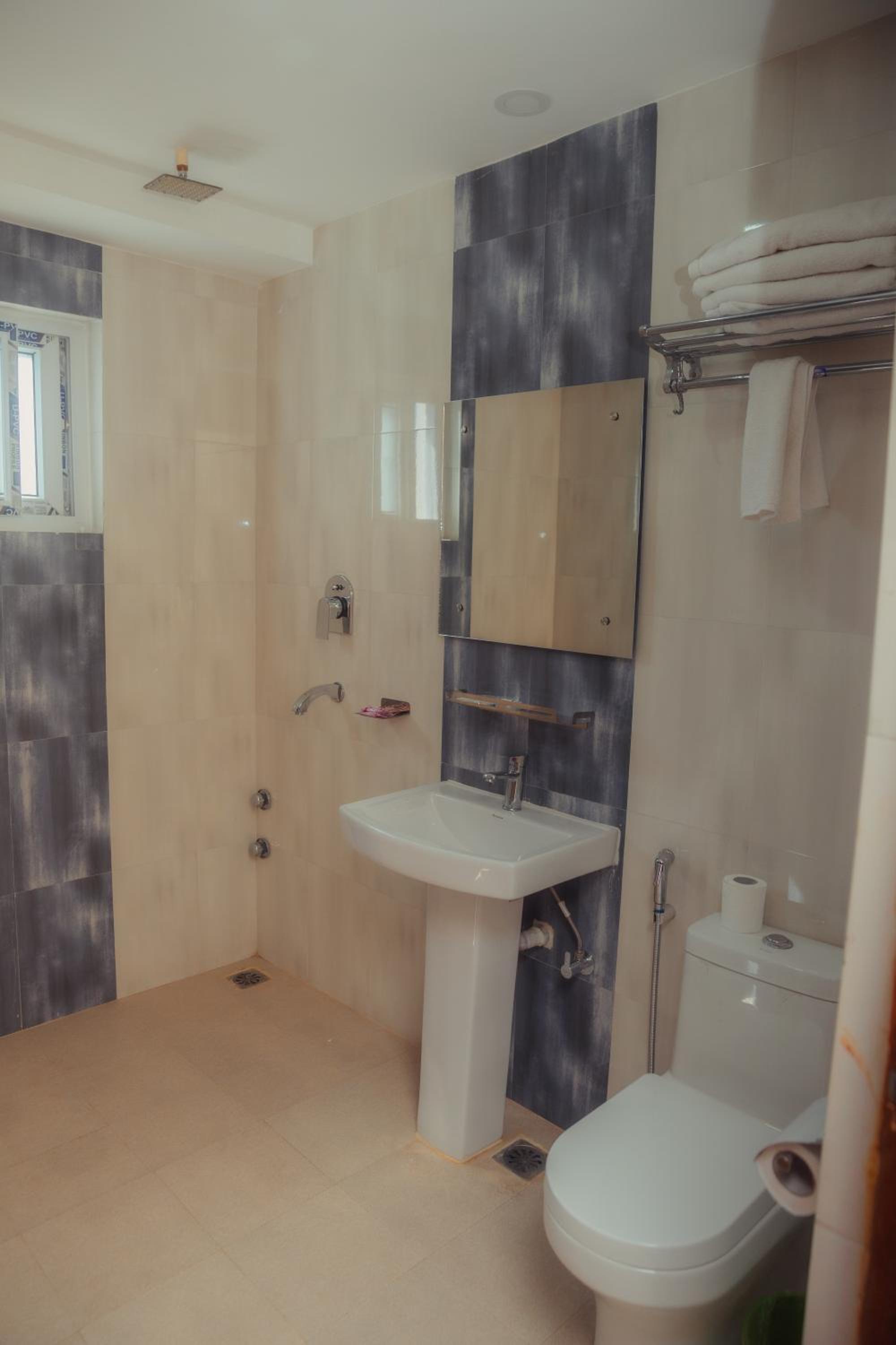 Quadruple Room - Photo 6