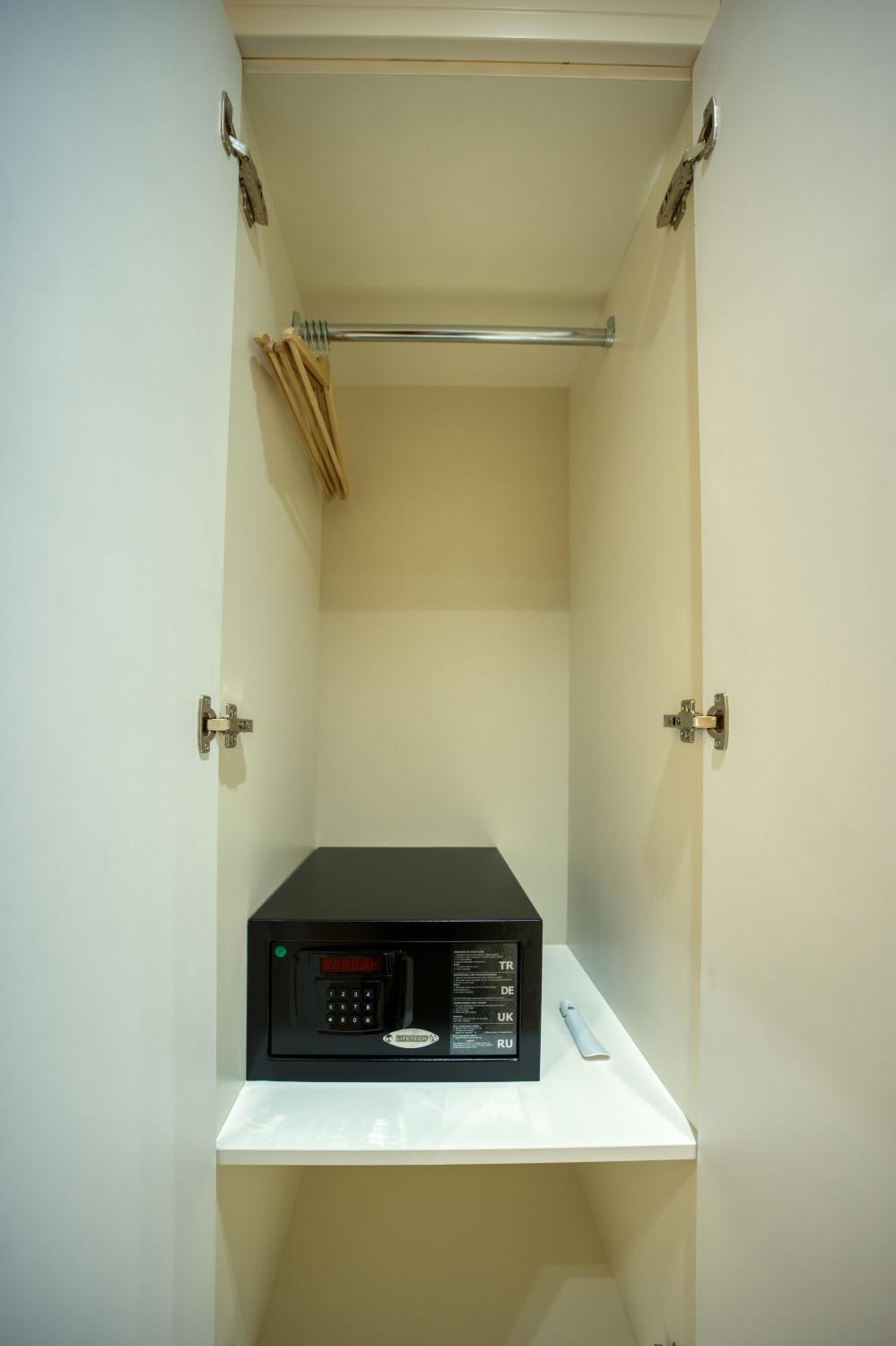 Triple Room with Private Bathroom photo 3