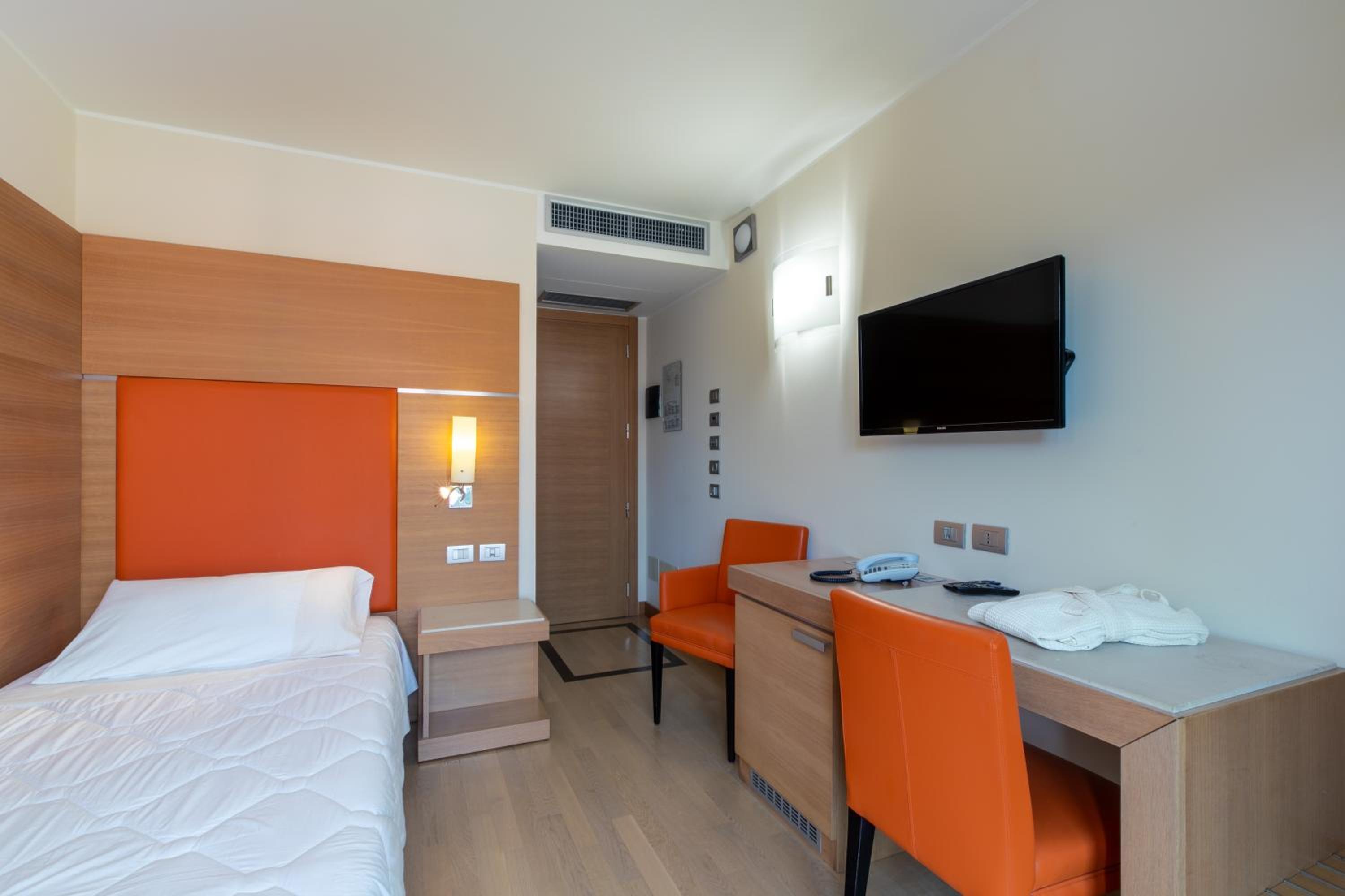 Single Room photo 1