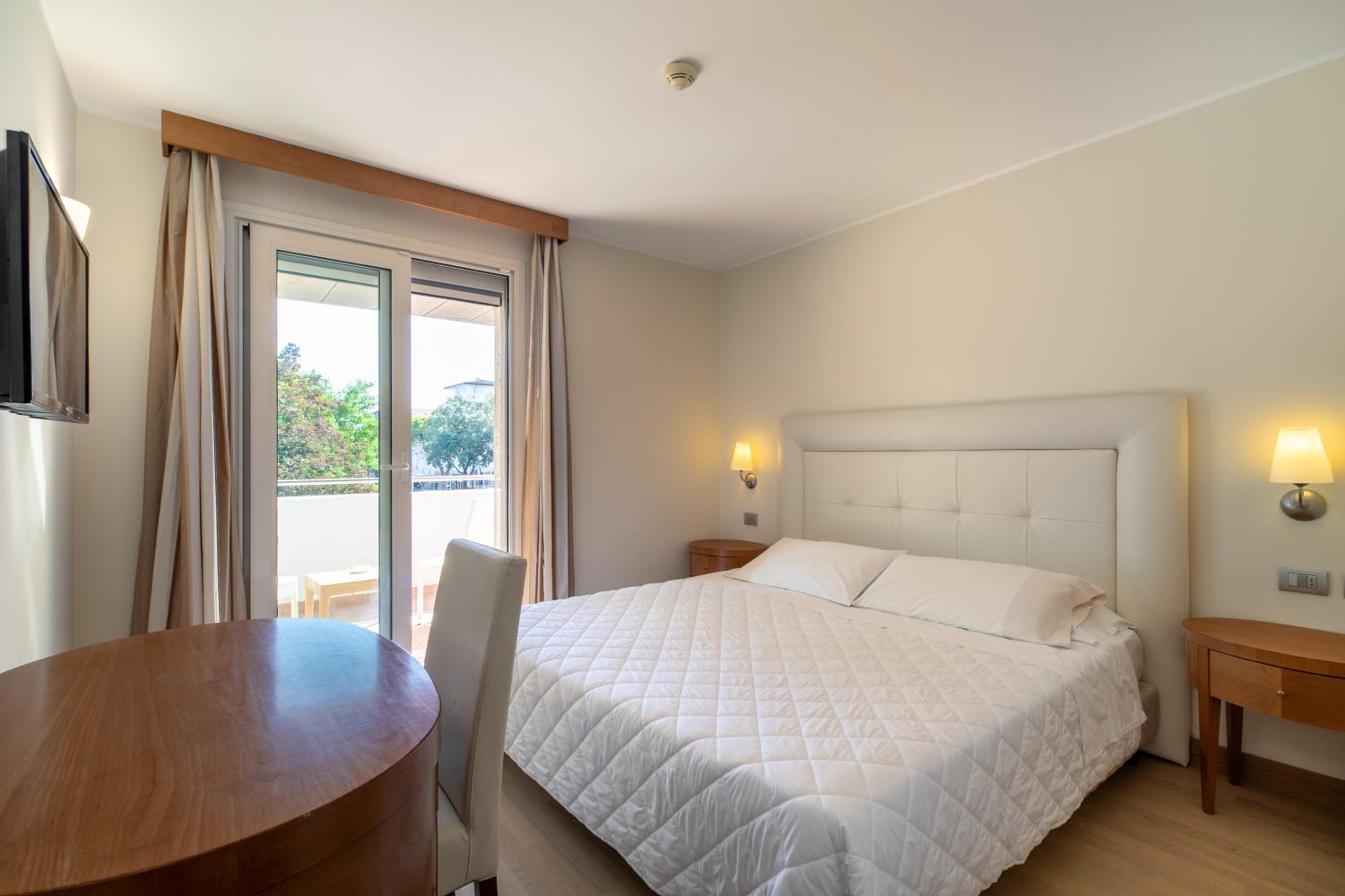 Suite - Photo 7
