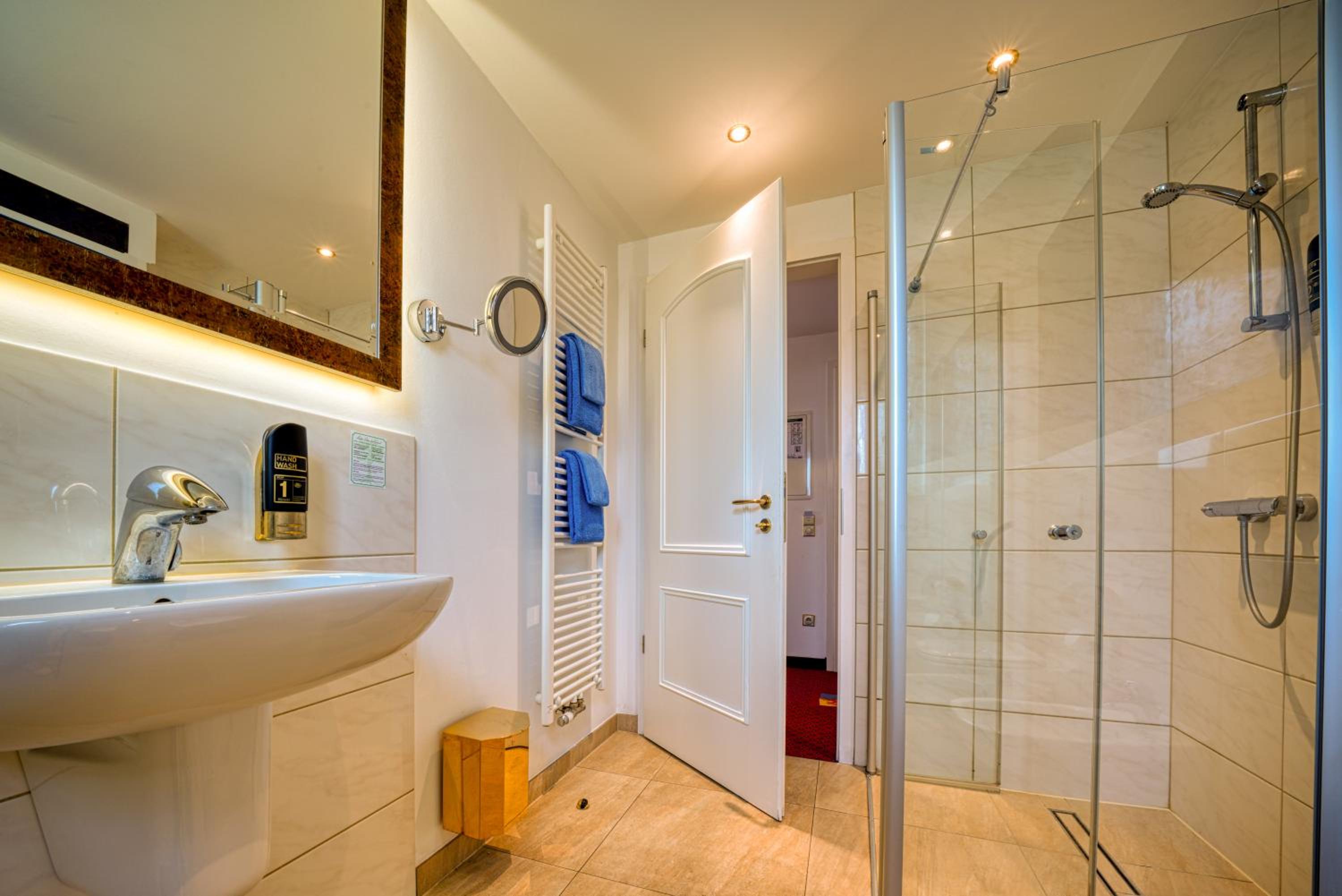 Superior Double Room with Sea View - Photo 9