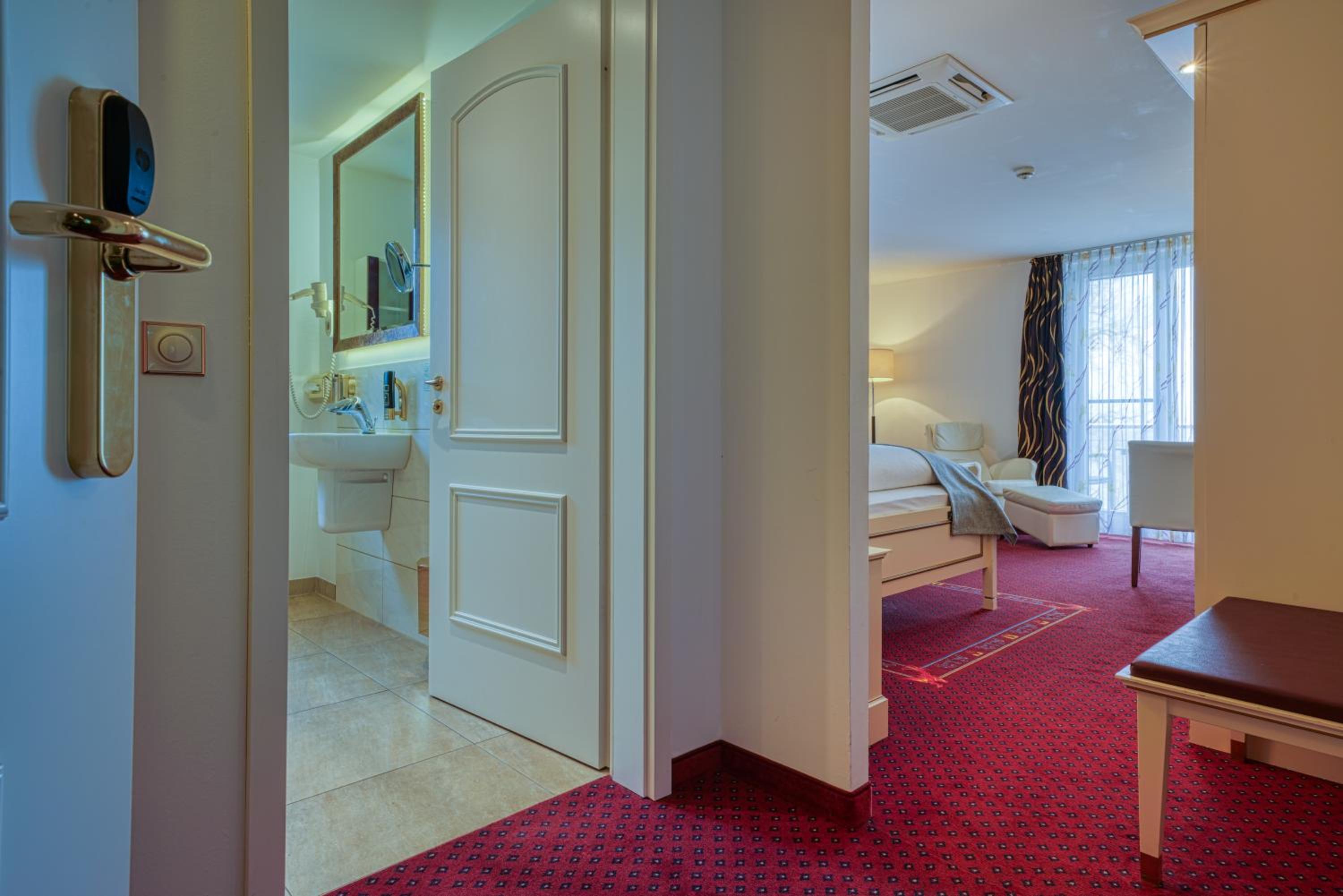 Superior Double Room with Sea View - Photo 8