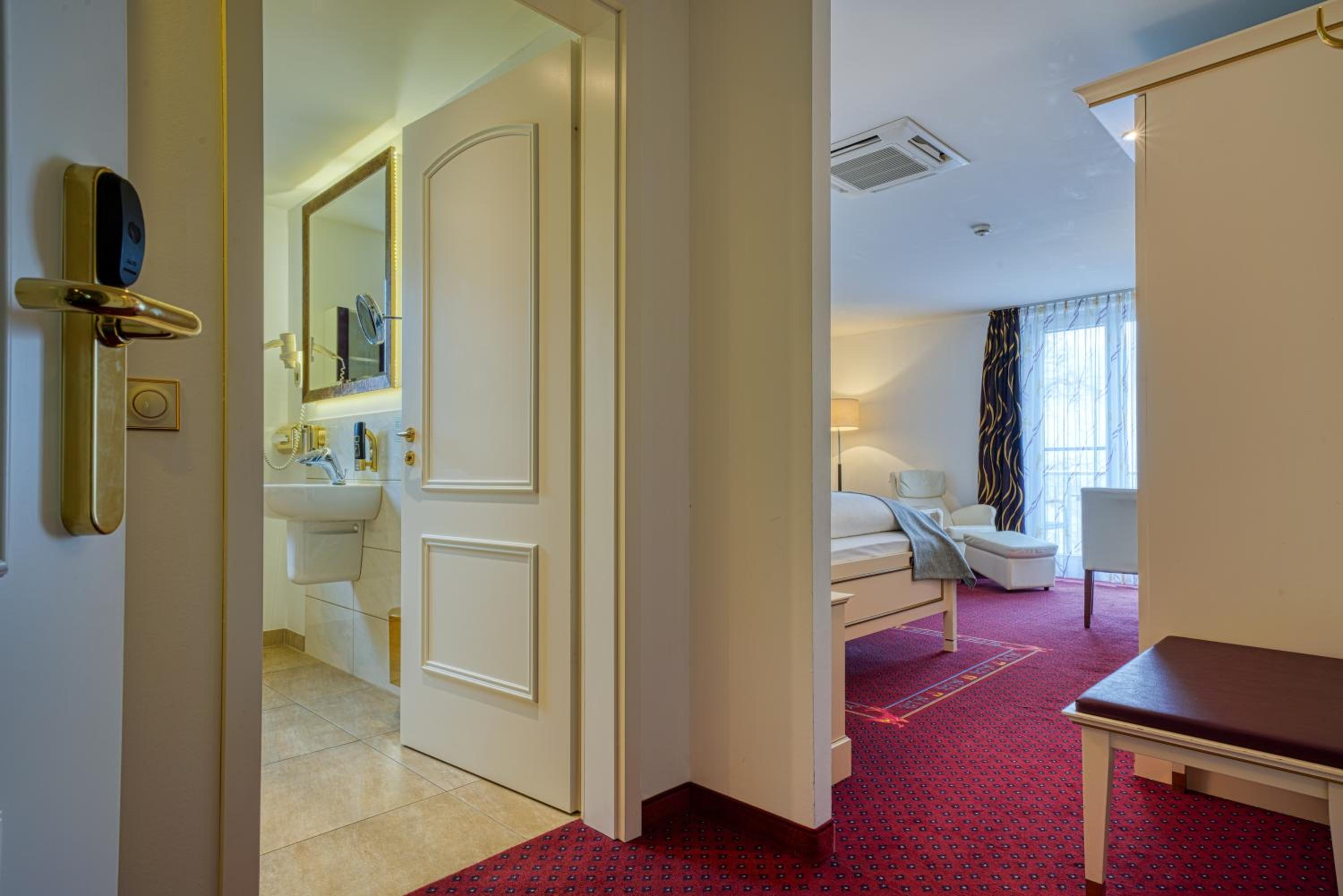 Superior Double Room with Sea View - Photo 4