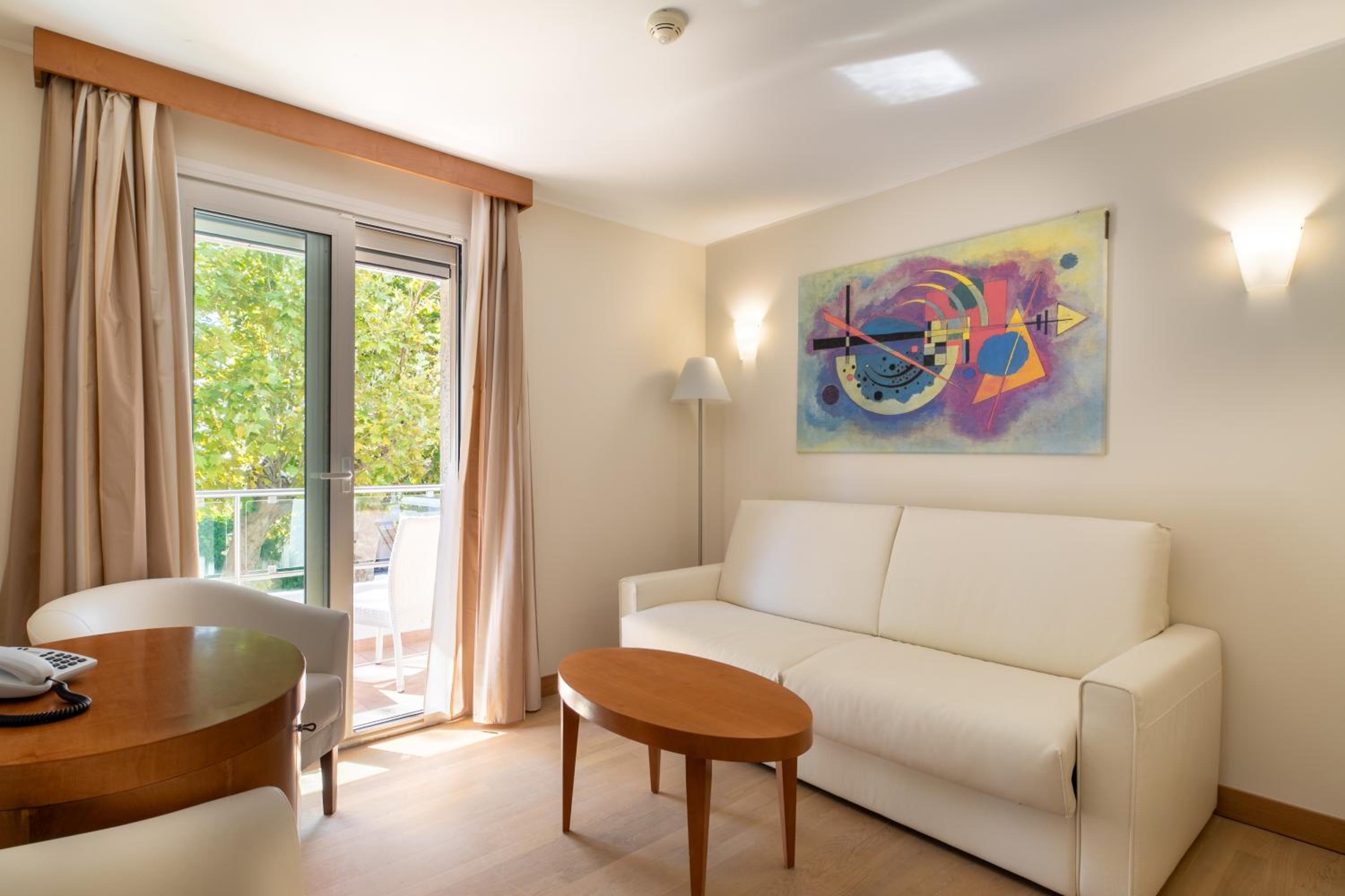 Suite - Photo 6