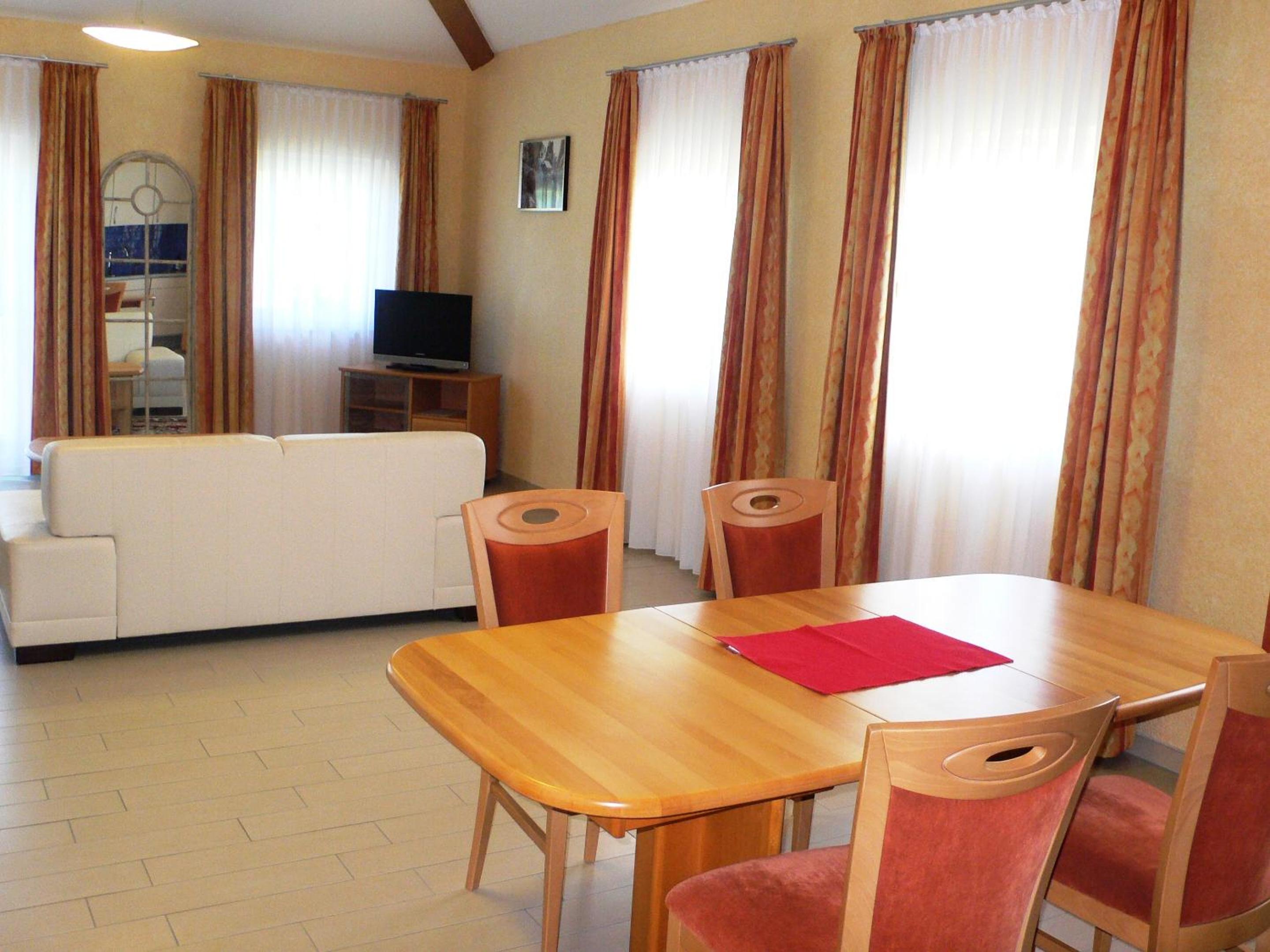 Suite - Photo 2