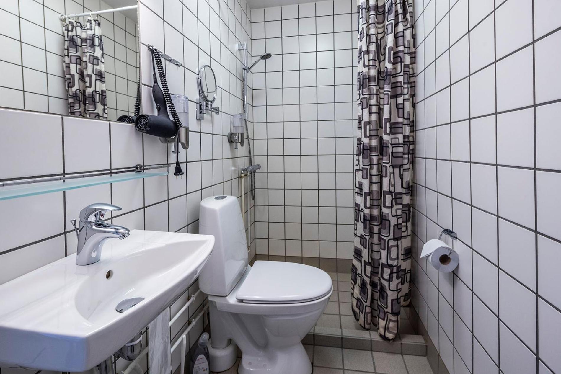 Single Room with Private Bathroom photo 2