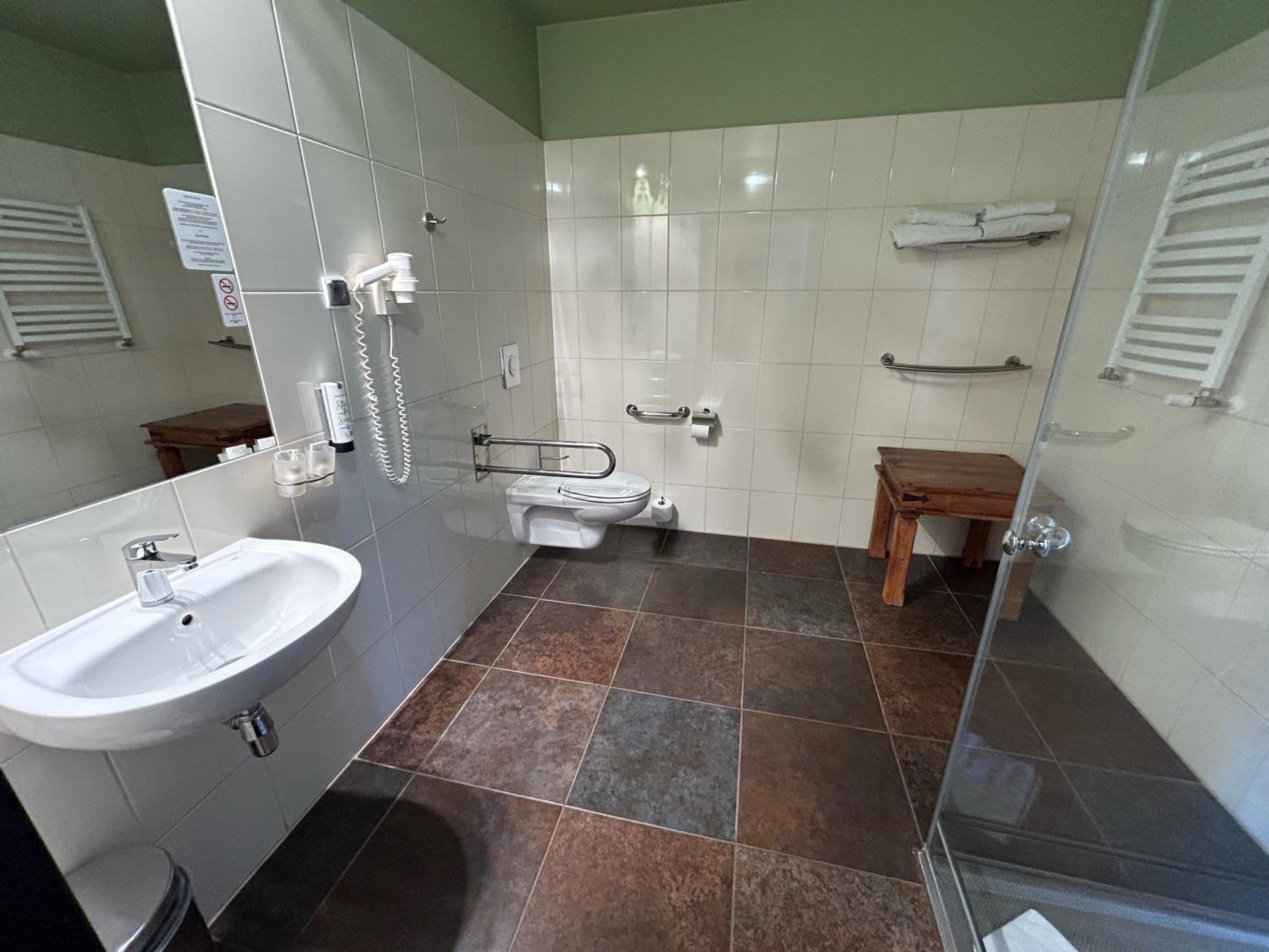 Double Room with Extra Bed - Photo 8