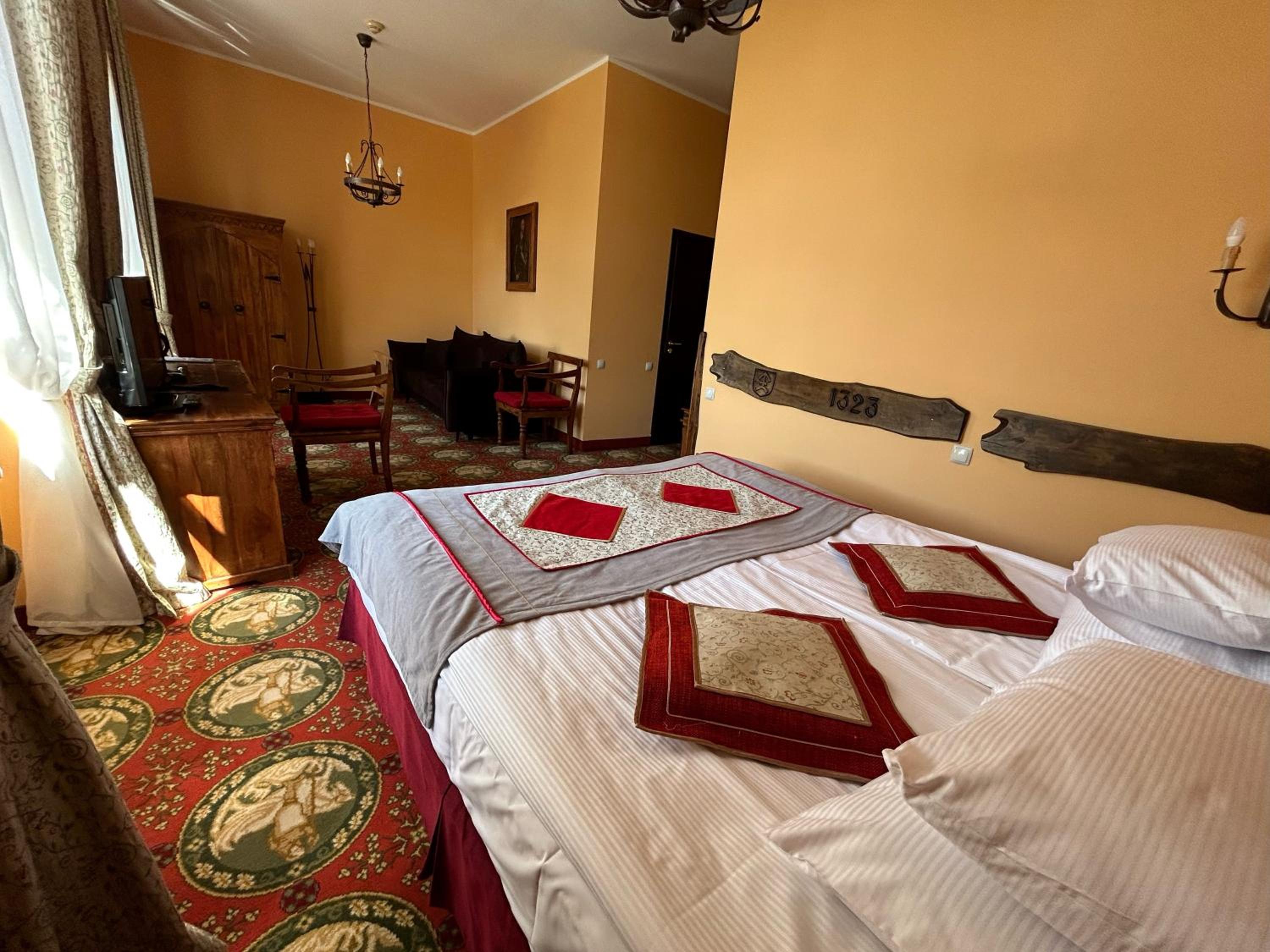 Double Room with Extra Bed - Photo 9
