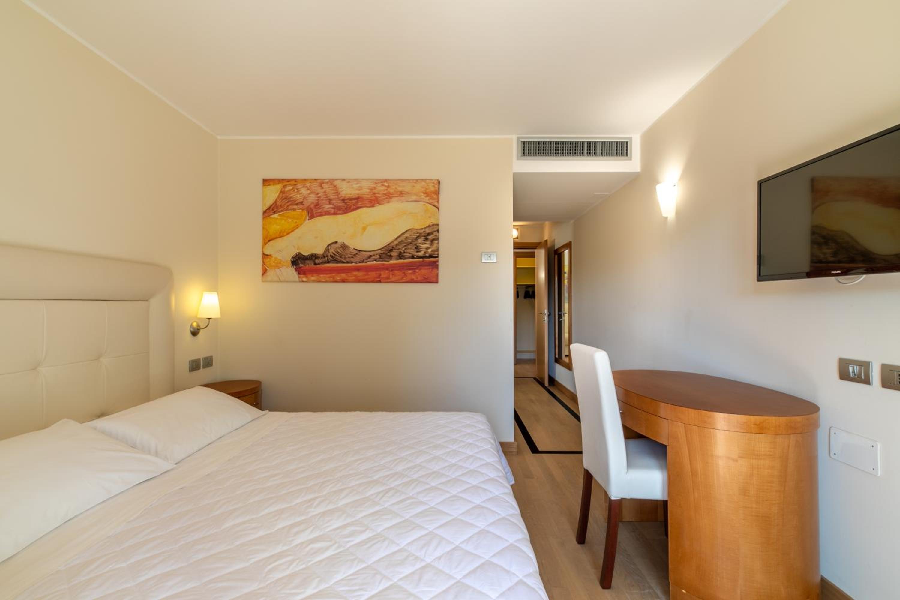 Suite - Photo 2