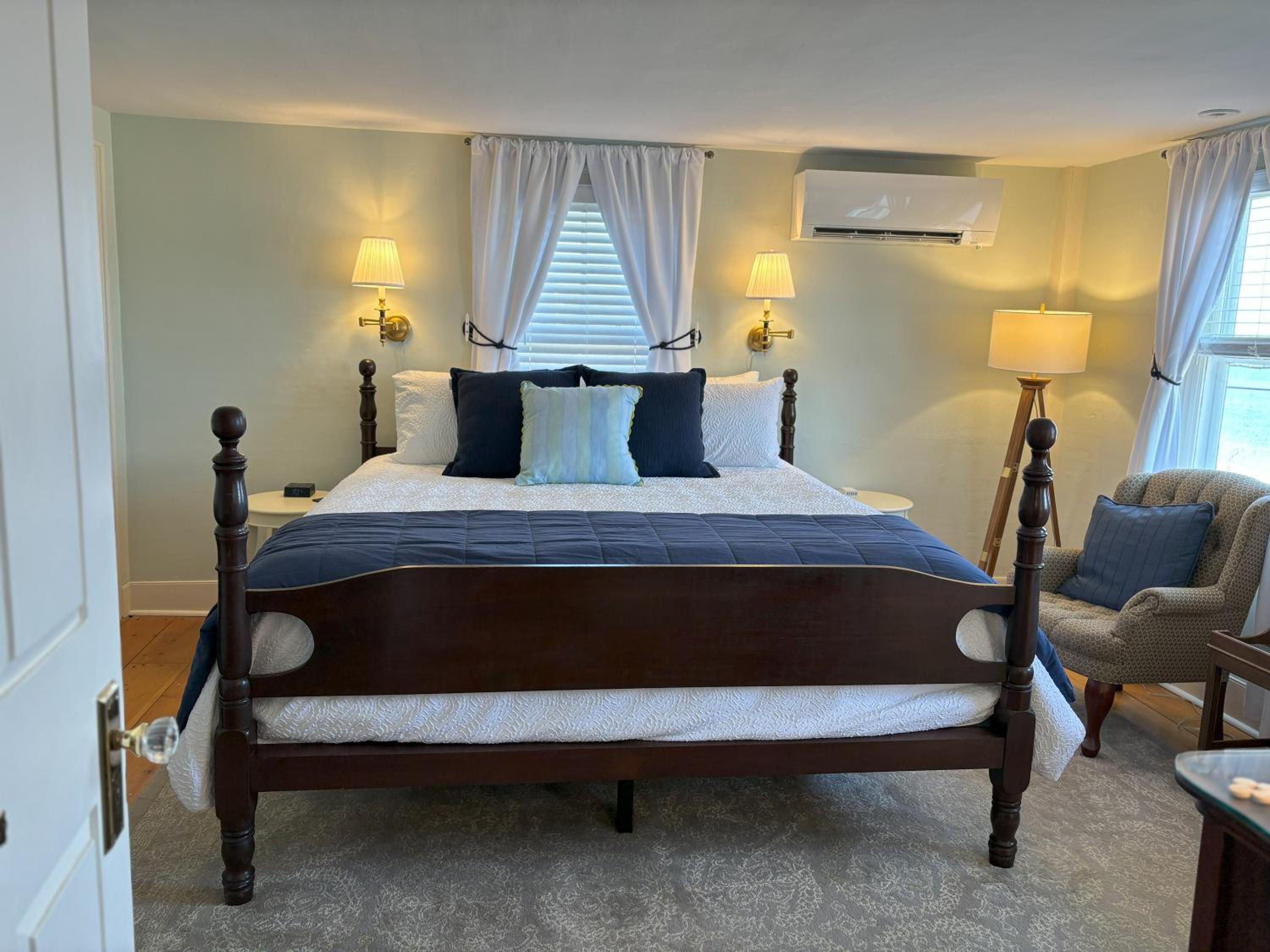 Deluxe King Room with Sea View photo 1