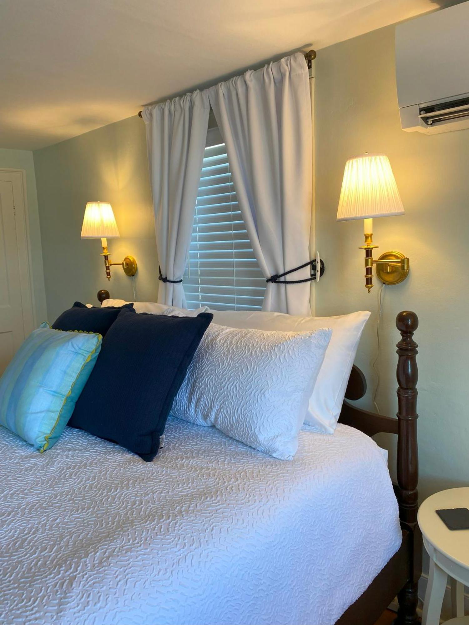 Deluxe King Room with Sea View photo 3