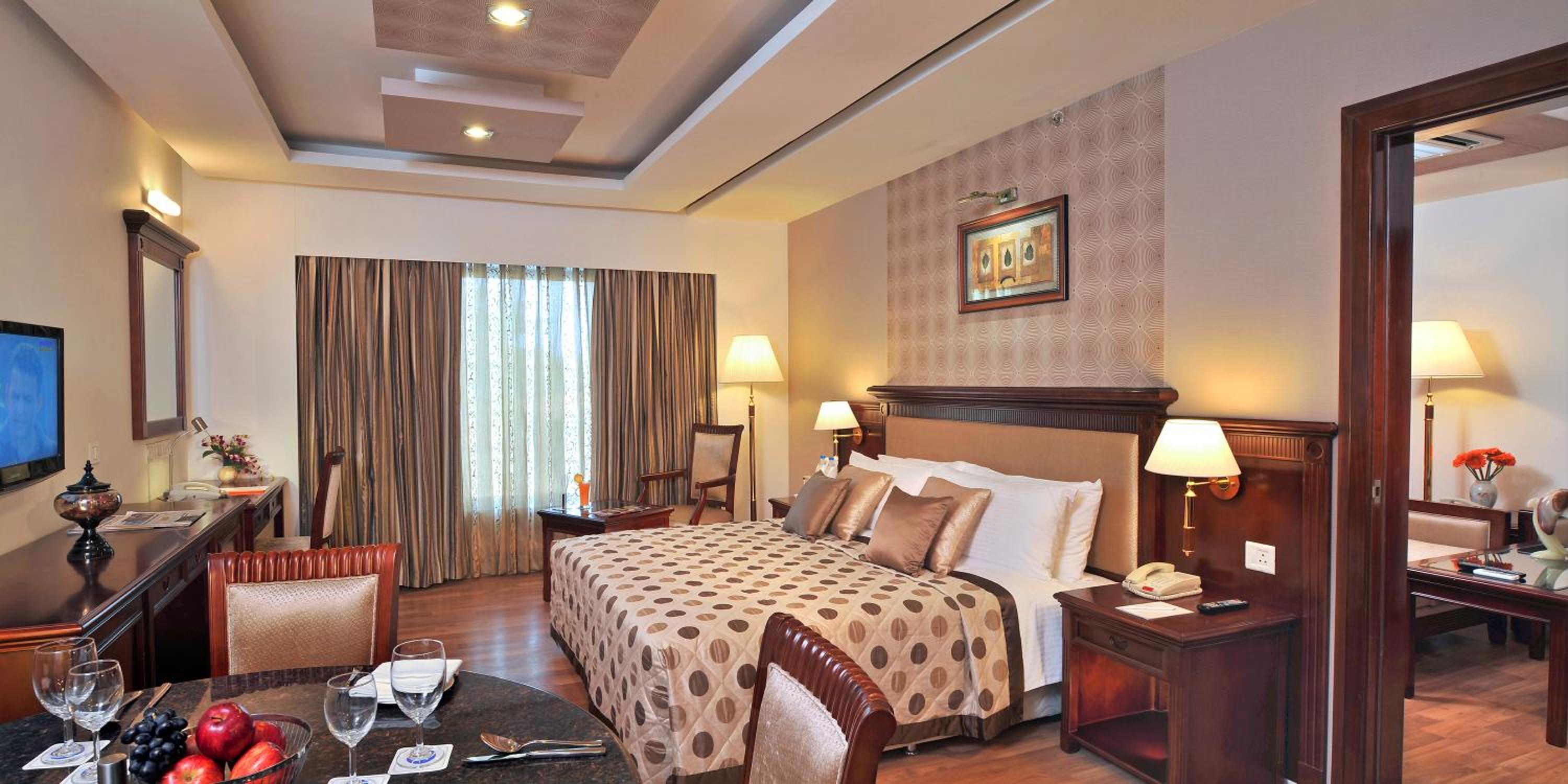 Executive Suite - Photo 1