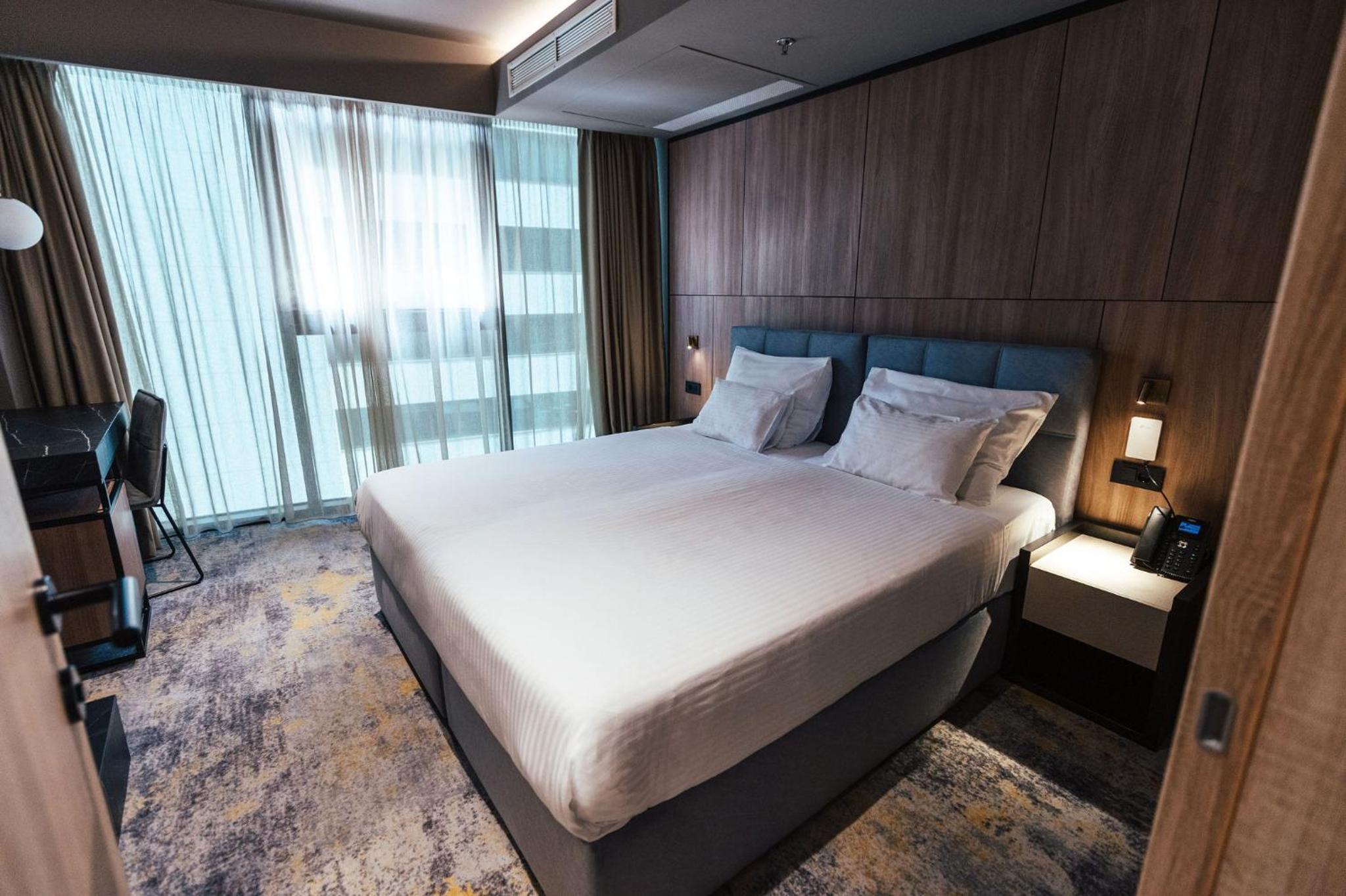 Corner Suite