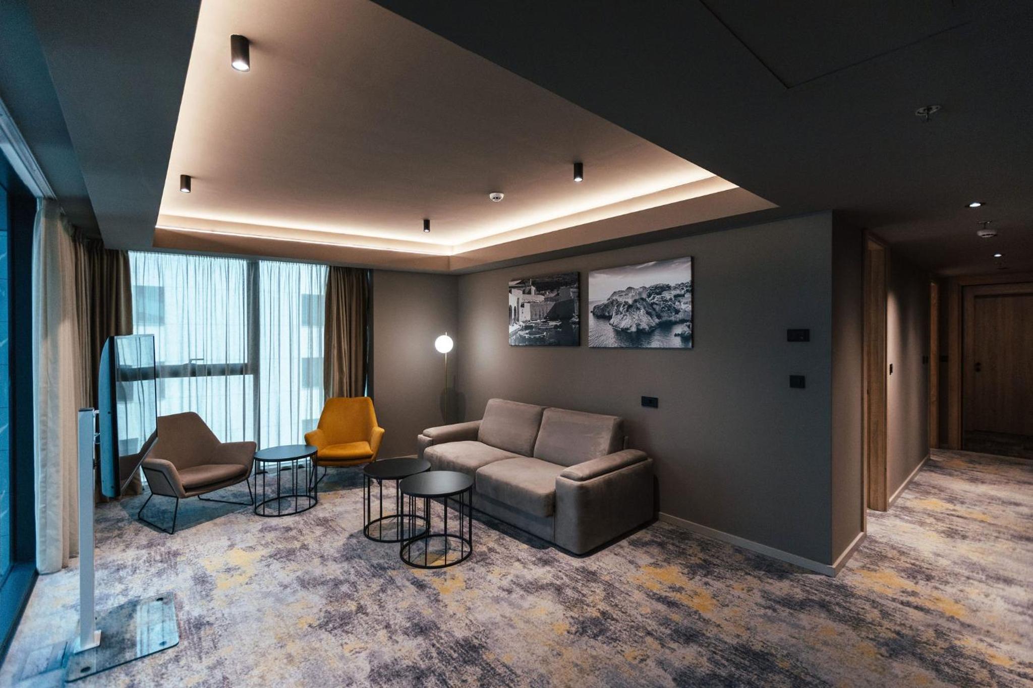 Corner Suite