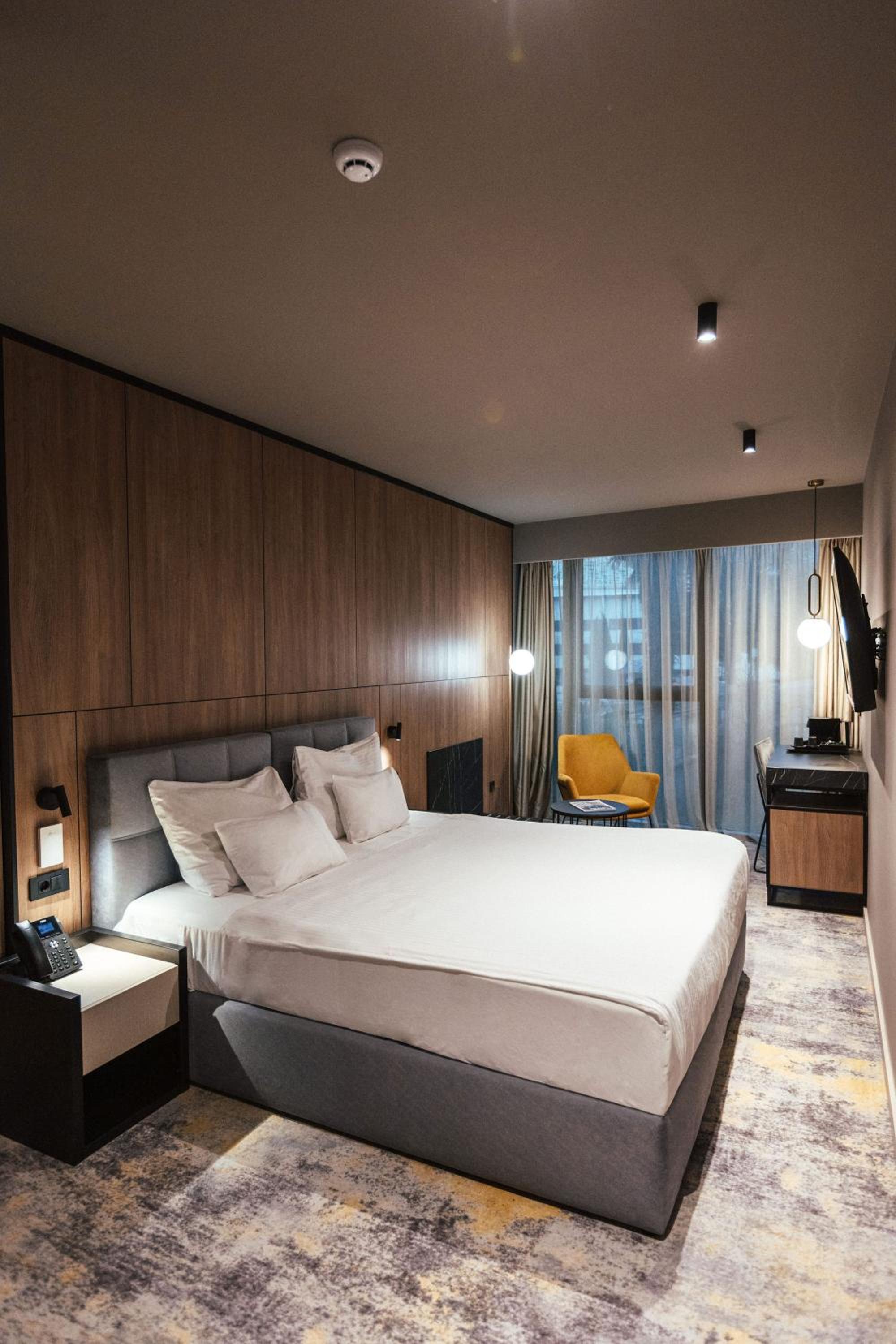 Large Double or Twin Room