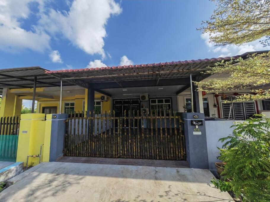 Three-Bedroom House photo 1