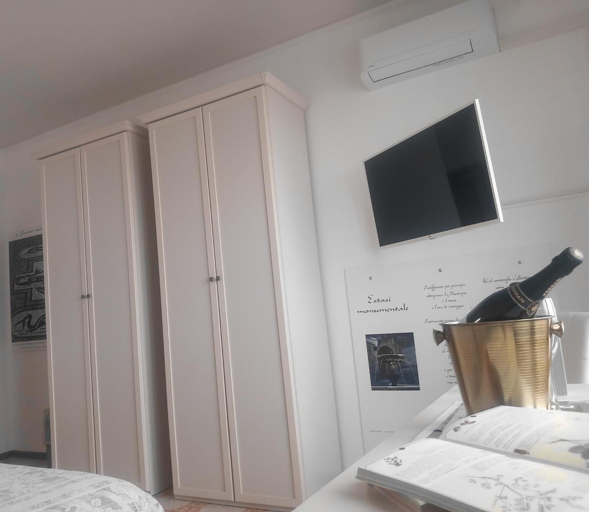 Junior Suite with Balcony photo 1