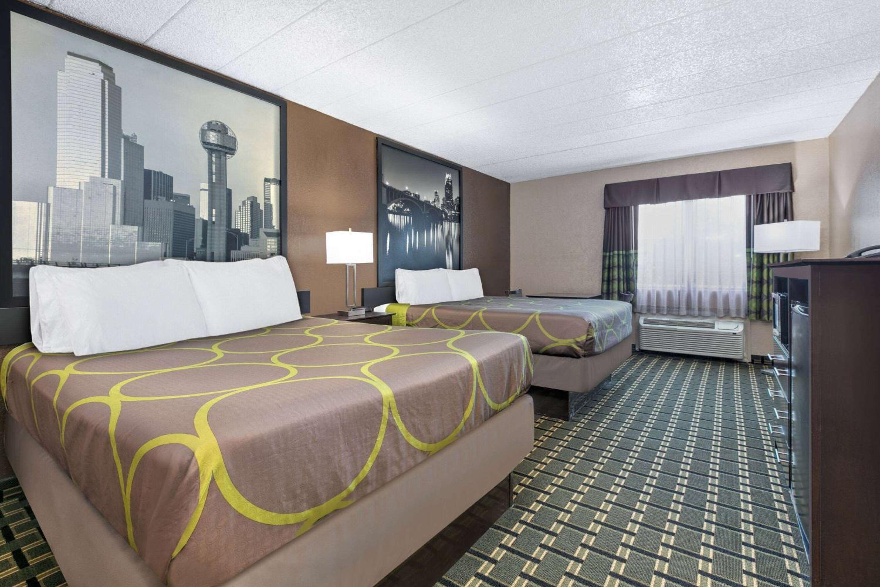 Queen Room with Two Queen Beds - Non-Smoking - Photo 1
