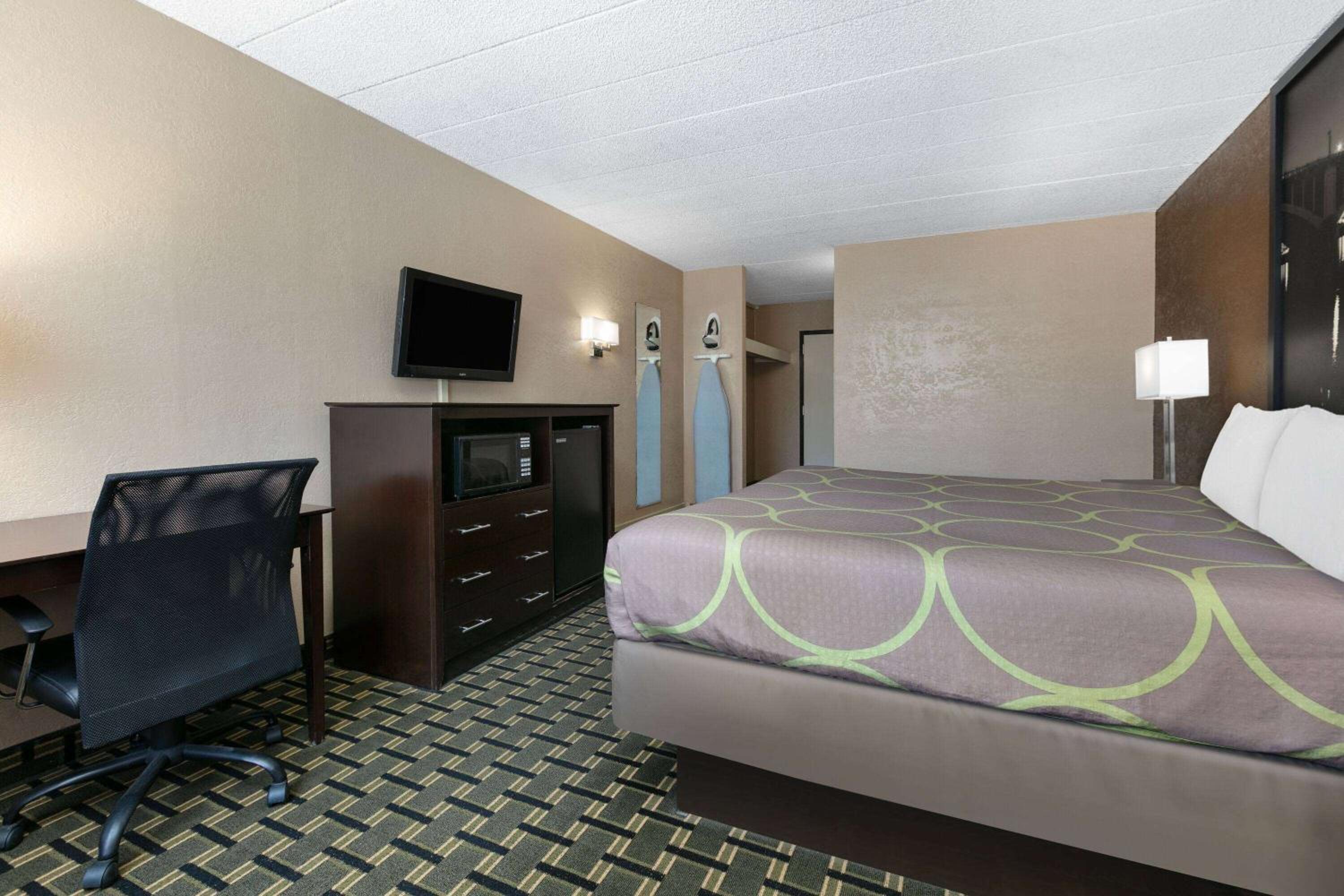 Standard King Room - Smoking - Photo 1
