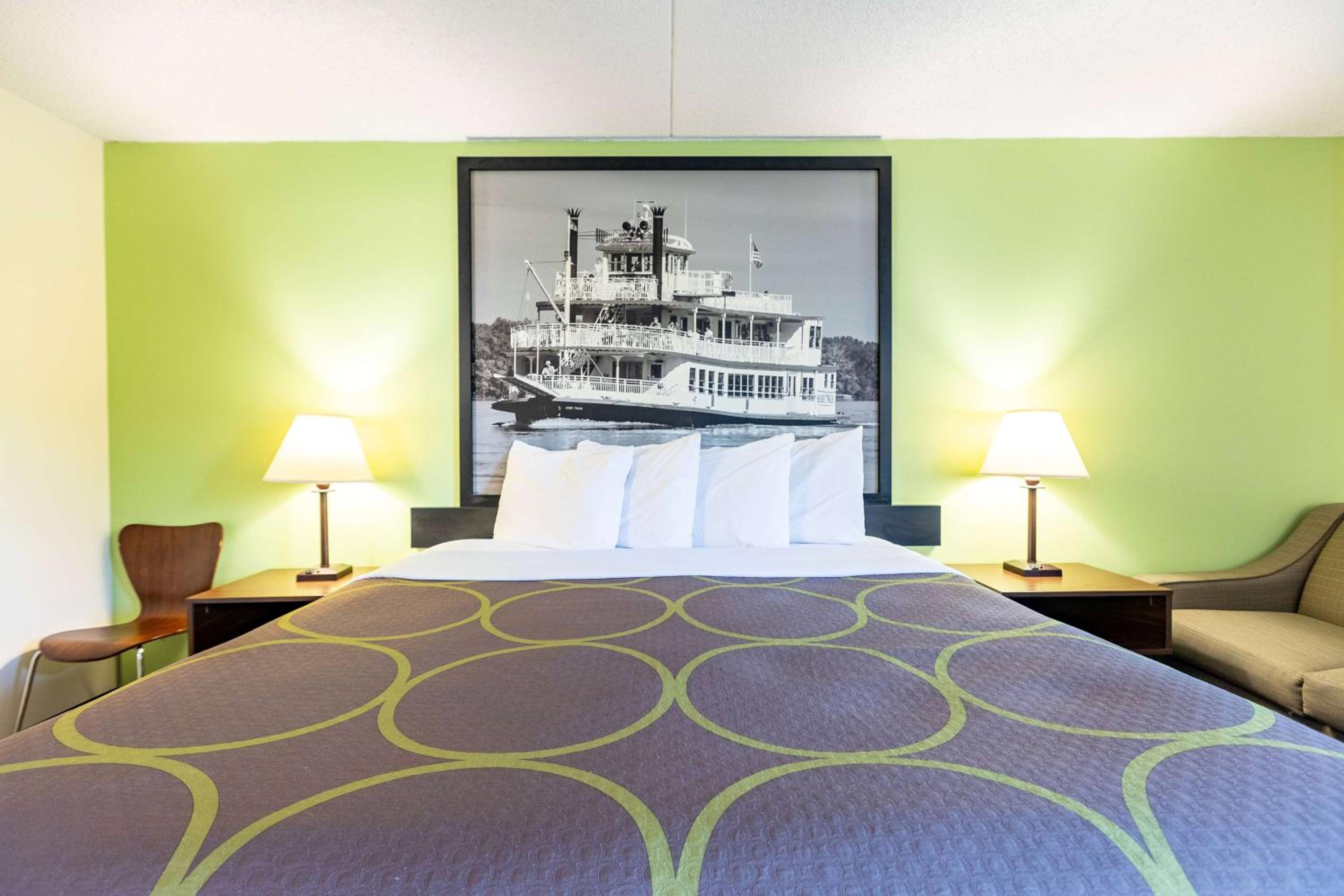 King Room - Non-Smoking - Photo 7