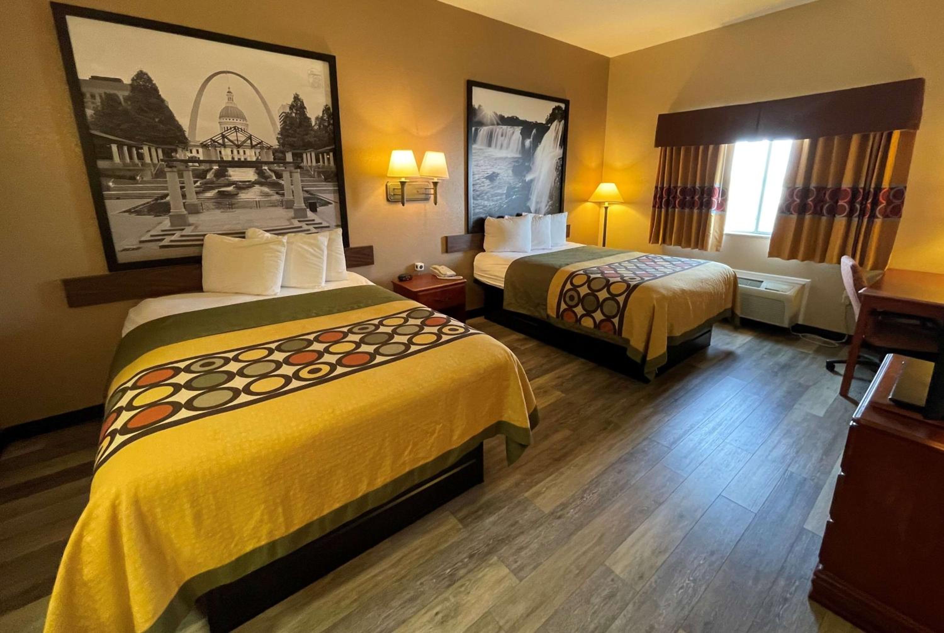 Queen Room with Two Queen Beds - Non-Smoking - Photo 1