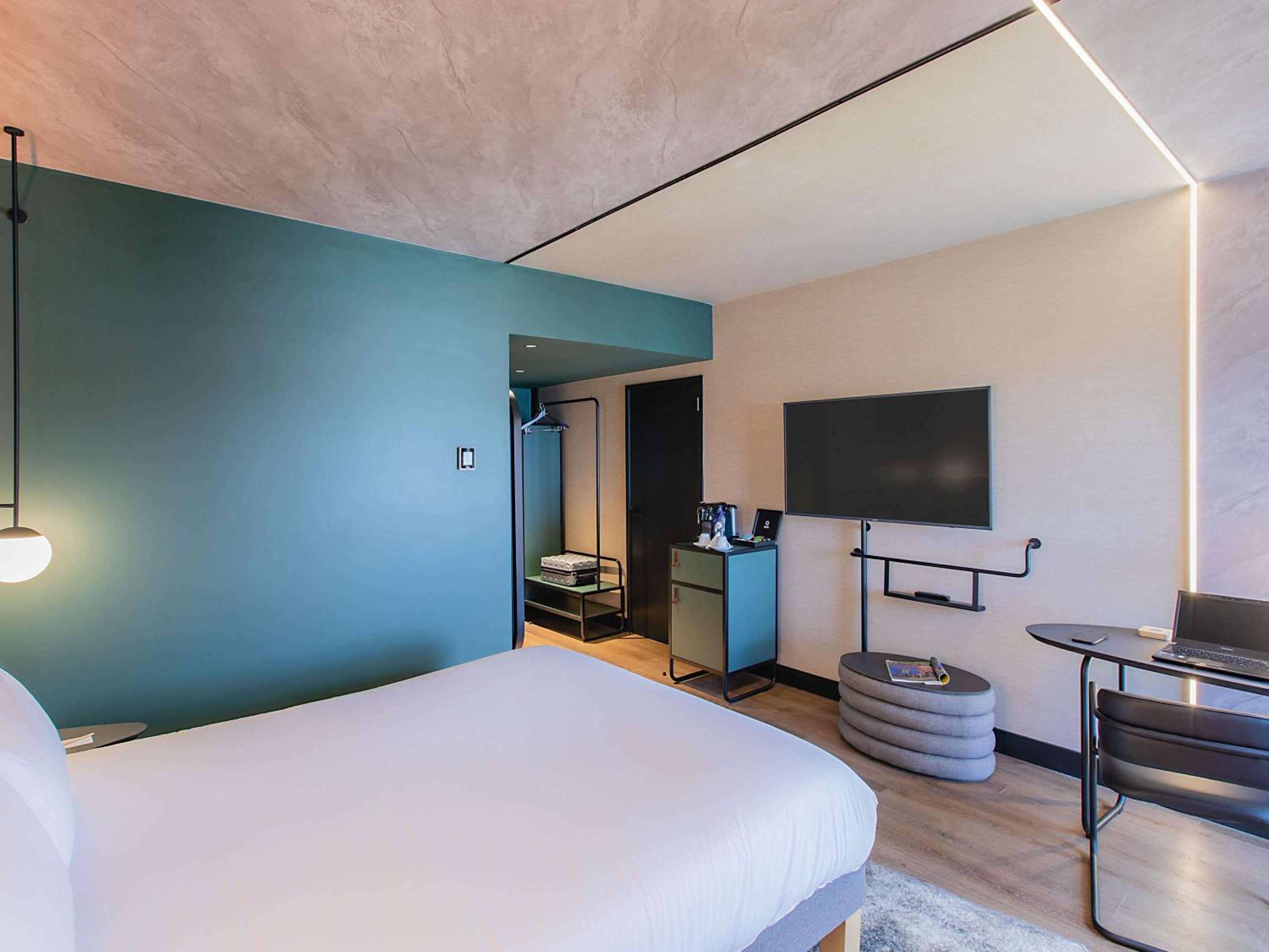 Executive King Room with Sofa Bed - Photo 2