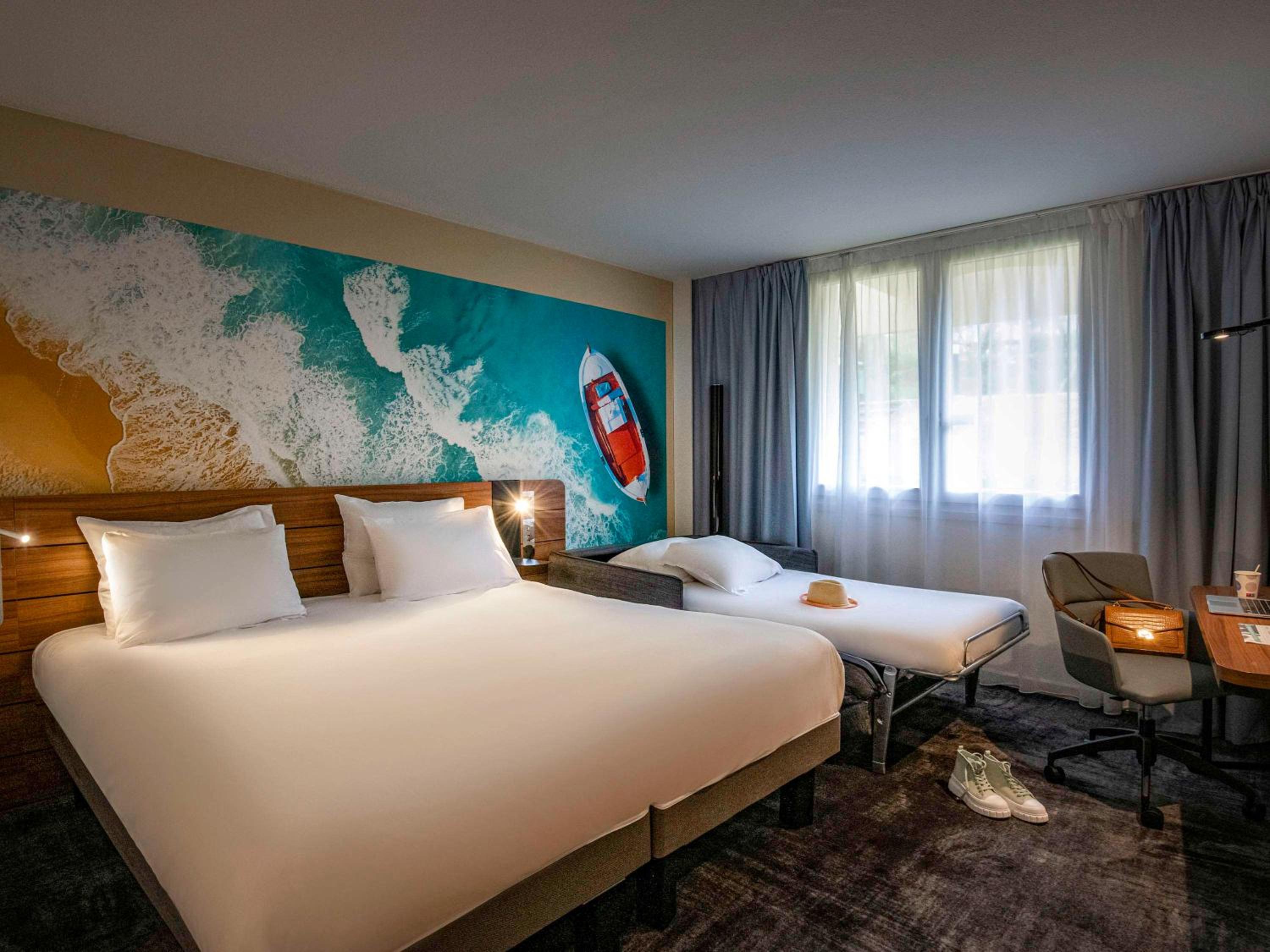 Classic Room with One Double Bed and One Single Bed - Photo 14